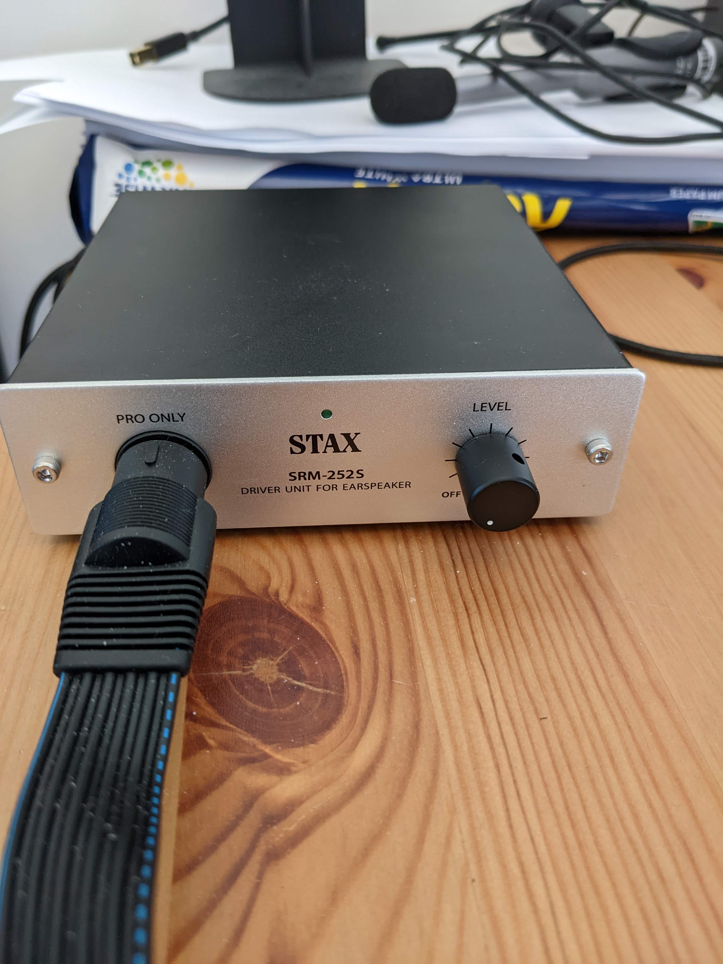 Stax SRS-3100 - SR-L300 Earspeakers and SRM-252S energiser
