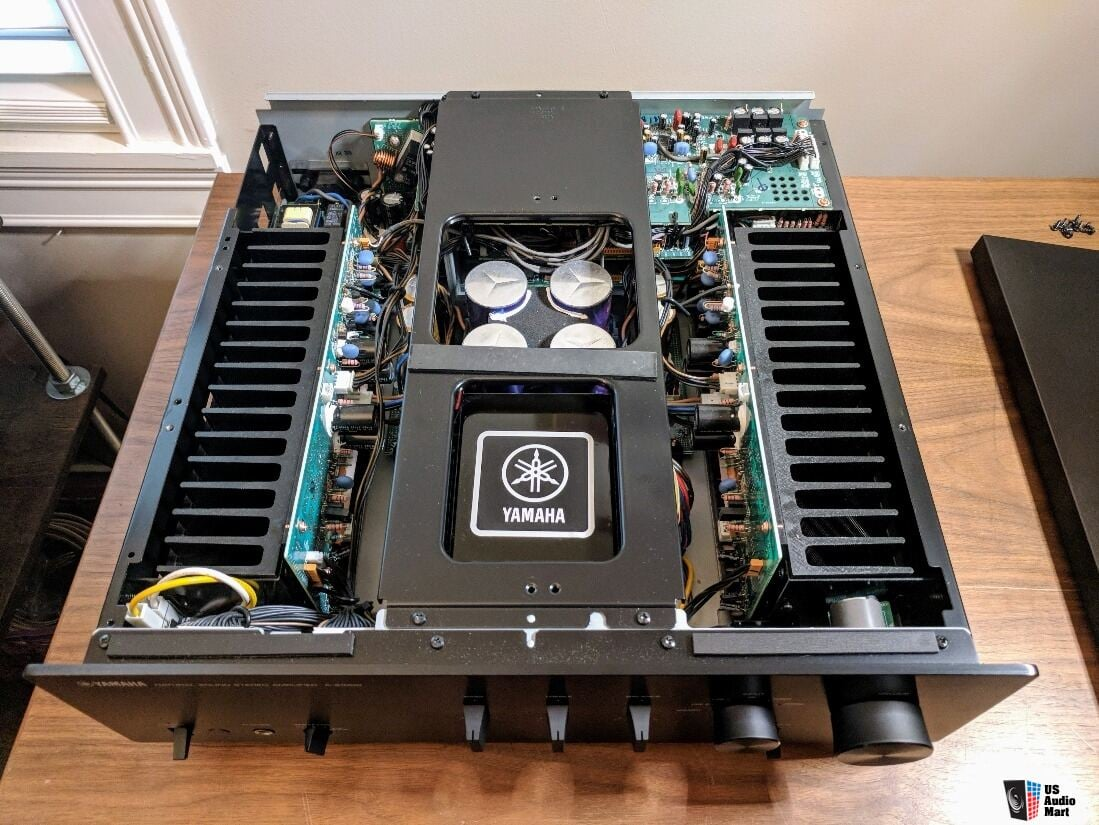 Side panel amplifier AS1000 / AS2000 and CDS1000 from Yamaha