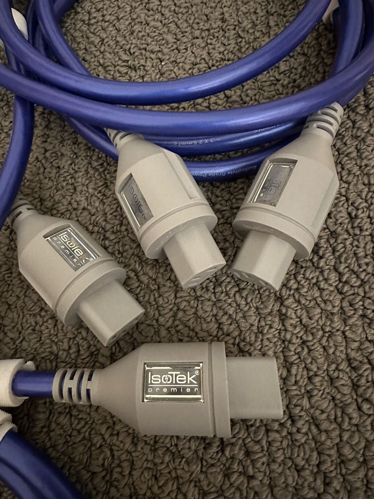 Isotek evo3 premier power cable(C13) ﻿ HiFi and Cinema Cables