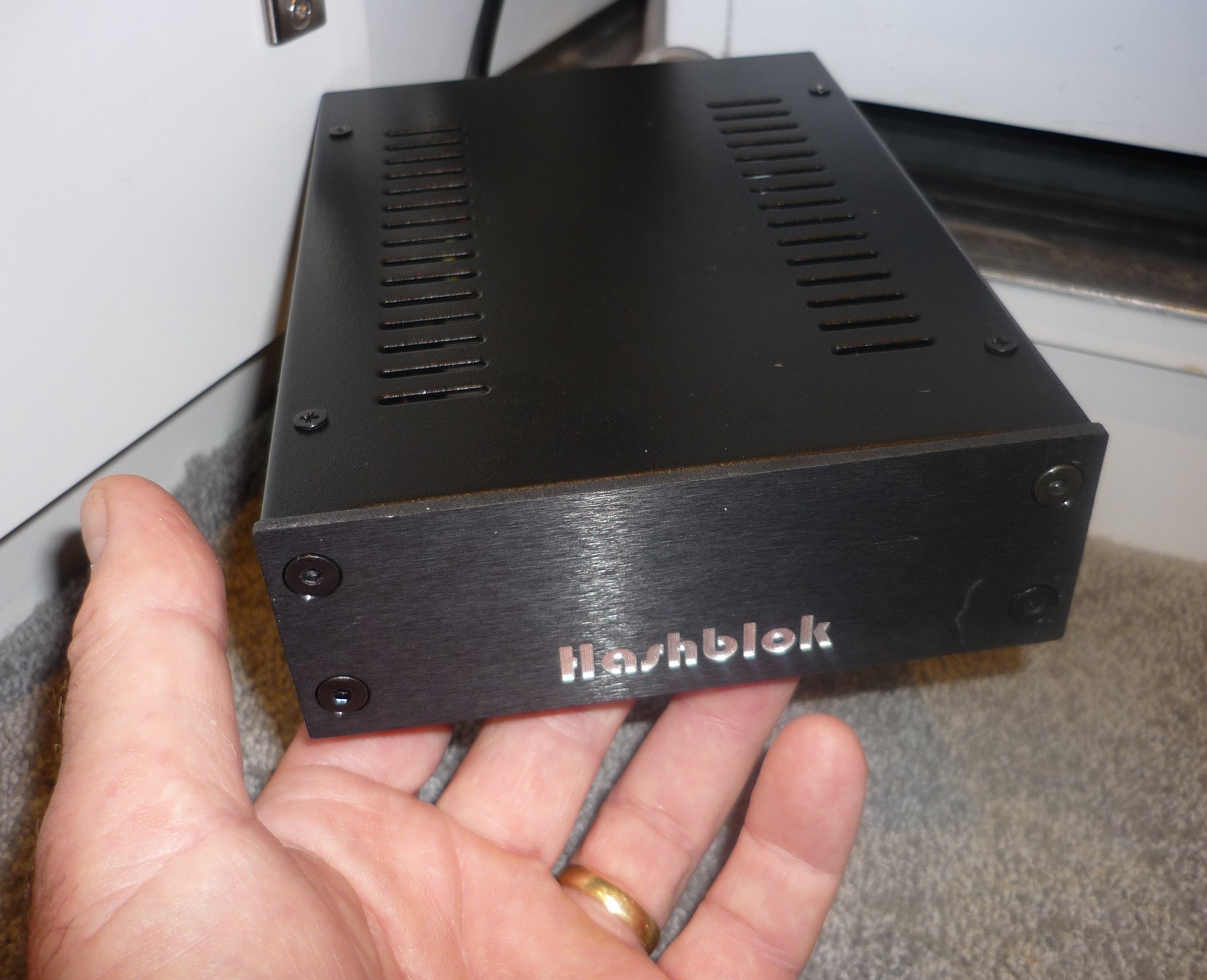 intermittent "crackle" (every 20mins or so) ﻿ Power, Cables & Electronics