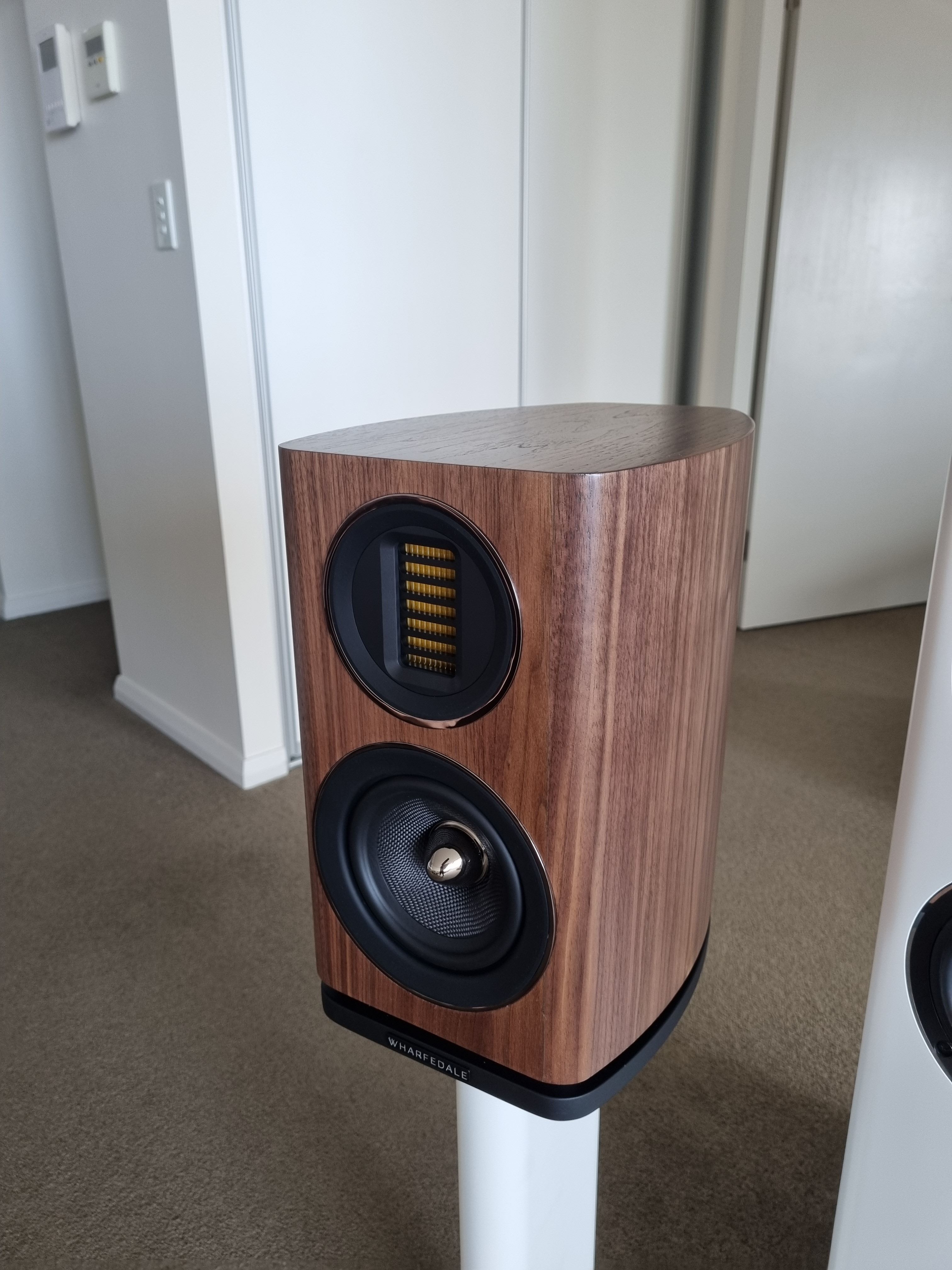 Wharfedale - Evo4.1/WN/ウォールナット EVO4.1 Bookshelf Speakers (Pair) – WharfedaleUSA