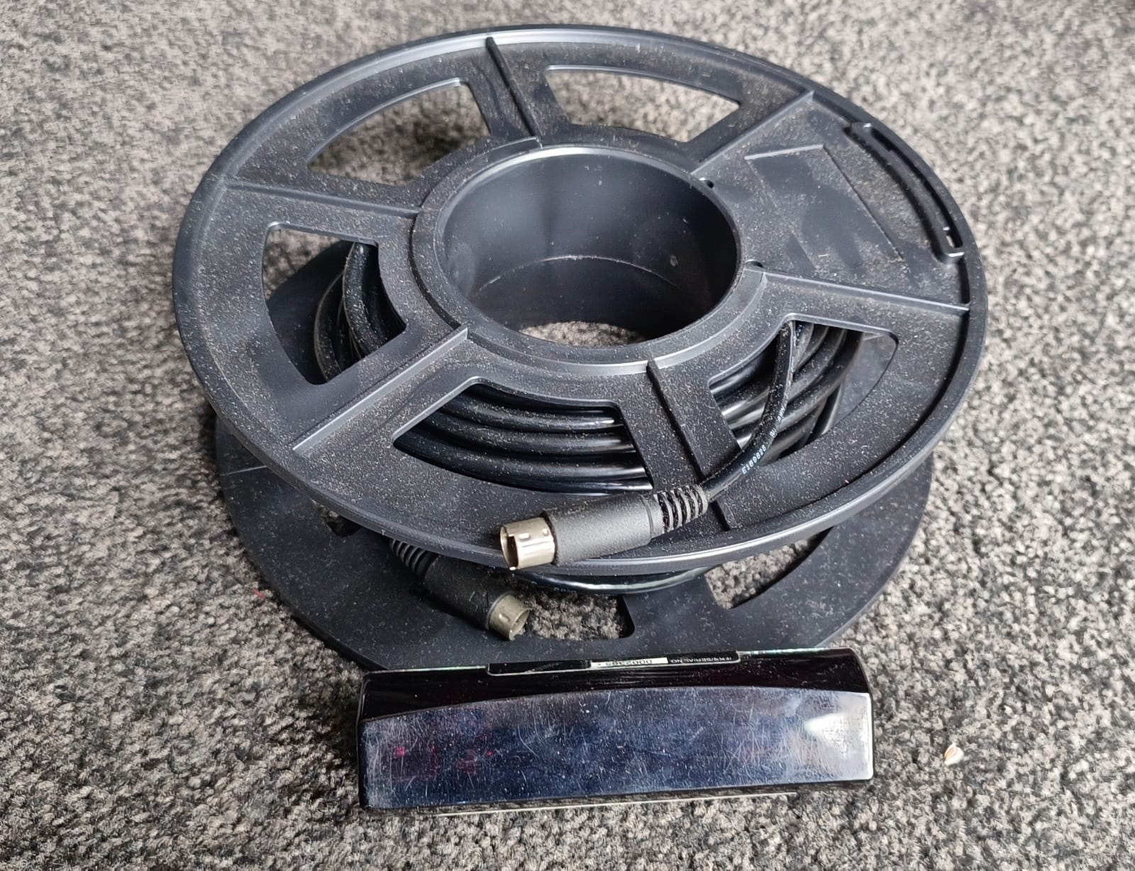 Mitsubishi HC9000D projector + 3D transmitter + glasses x 3