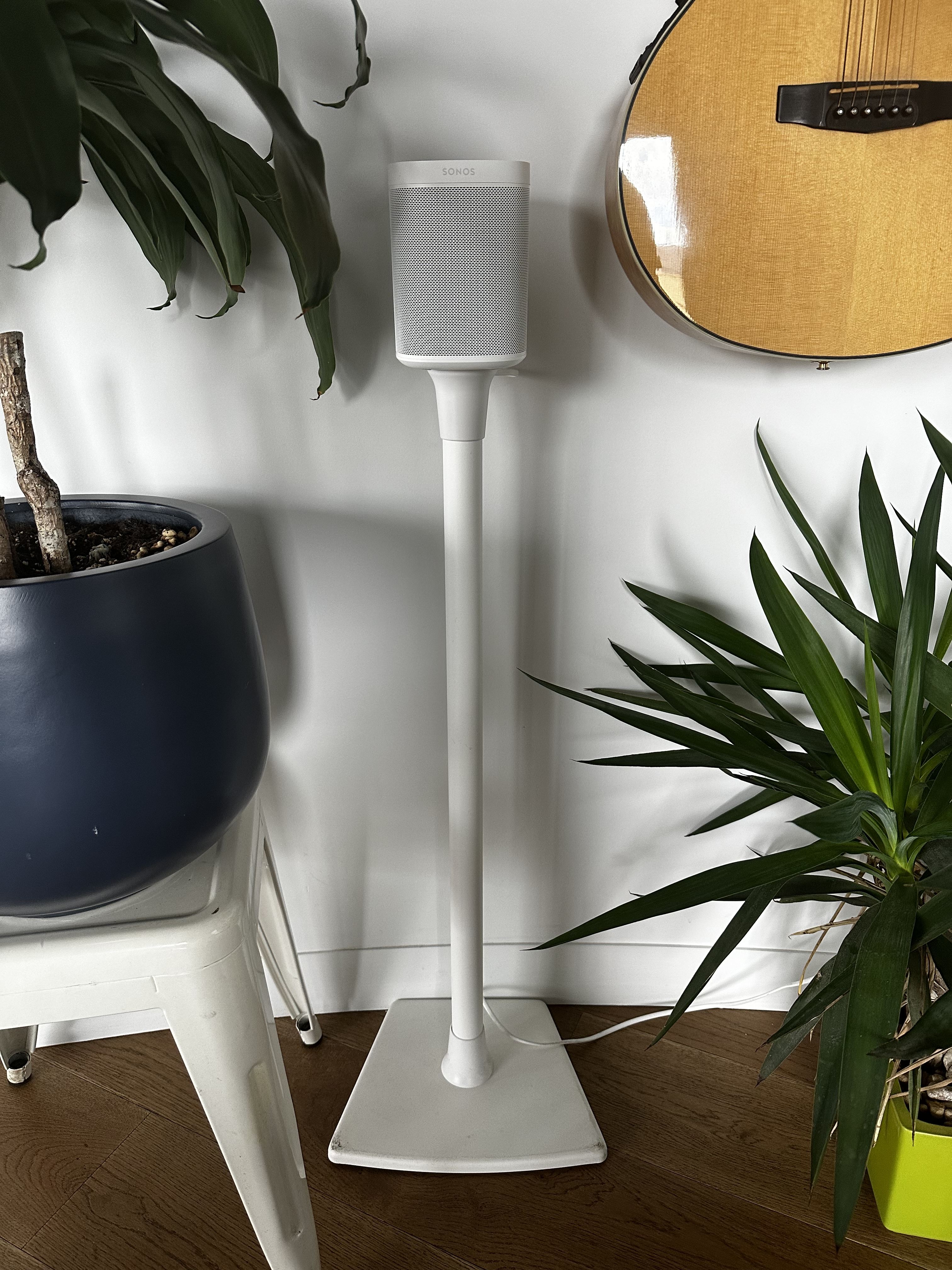 2x Sonos One SL speakers with matching stands ﻿ Stereo, Home Cinema