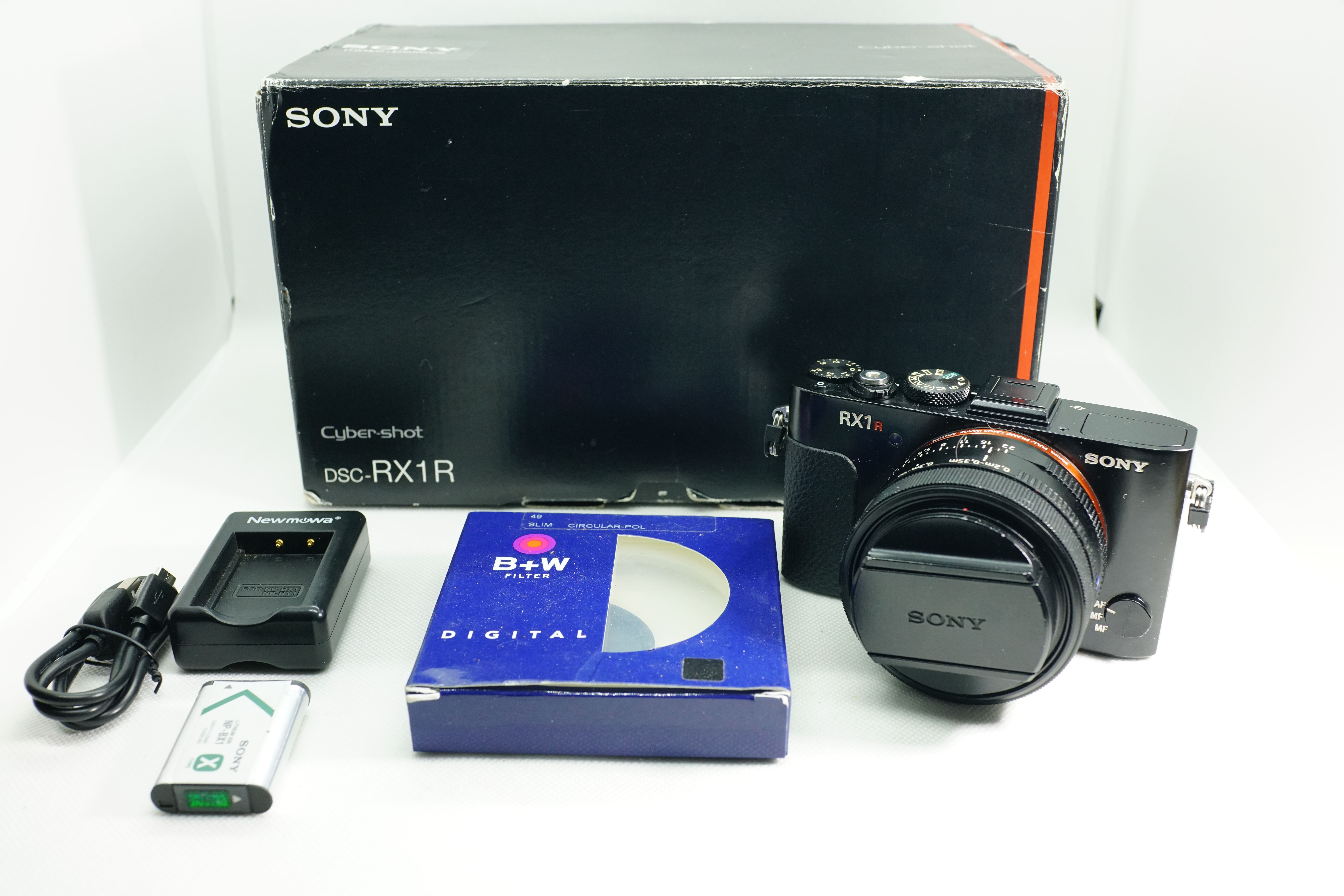 Sony RX1R Full Frame compact camera with Zeiss 35mm f2.0 - Classifieds ...