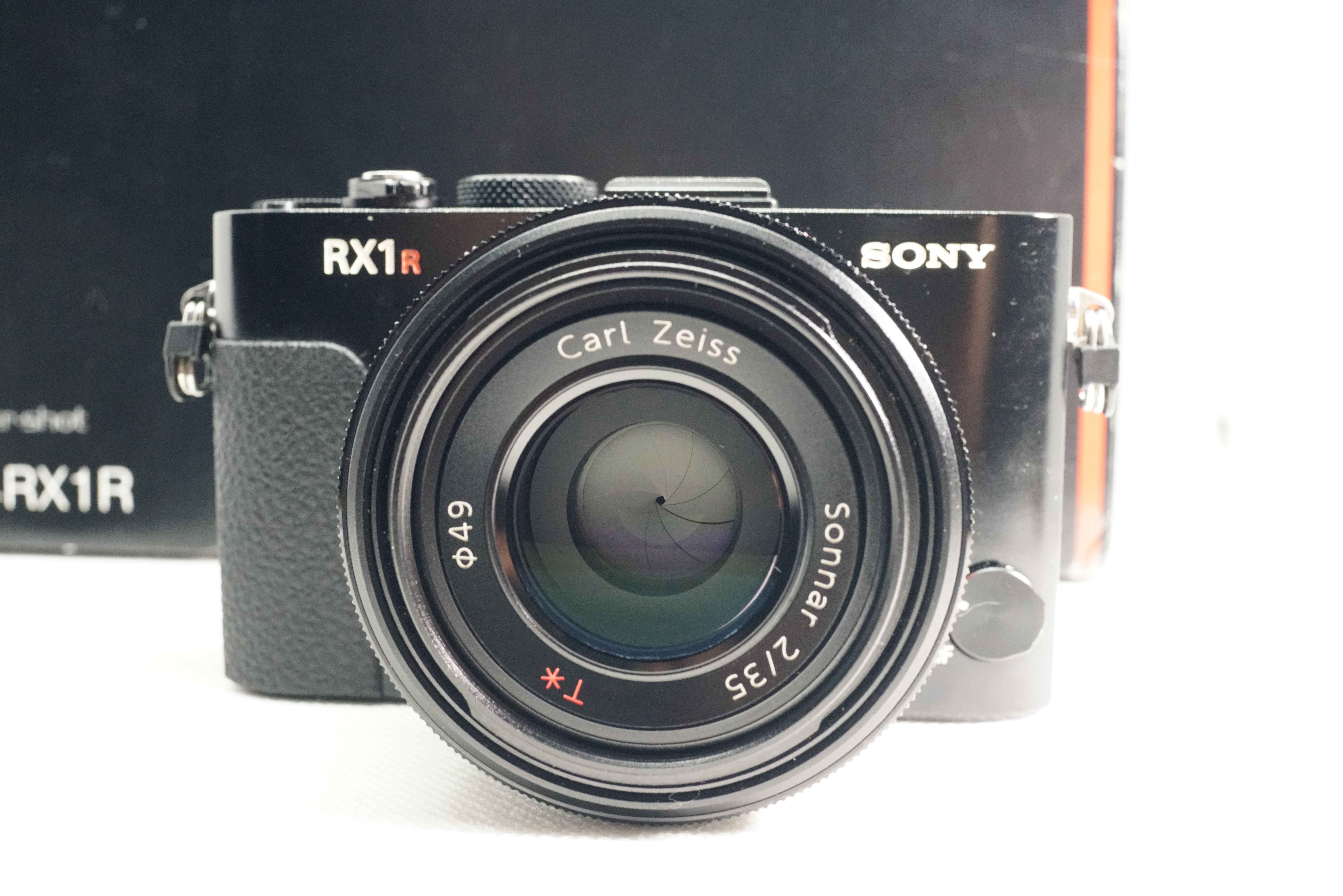 Sony RX1R Full Frame compact camera with Zeiss 35mm f2.0 - Classifieds ...