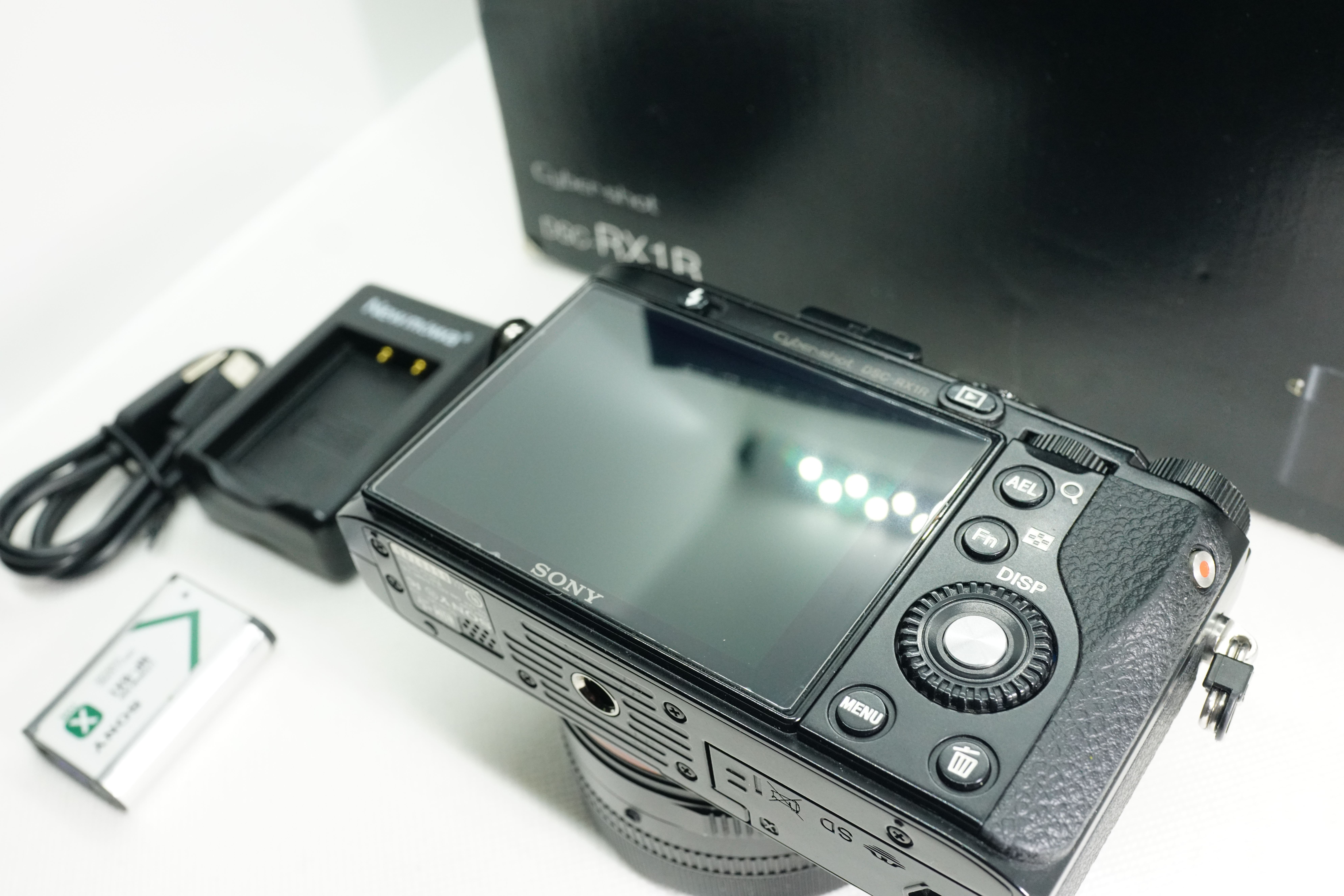 Sony RX1R Full Frame compact camera with Zeiss 35mm f2.0 - Classifieds ...