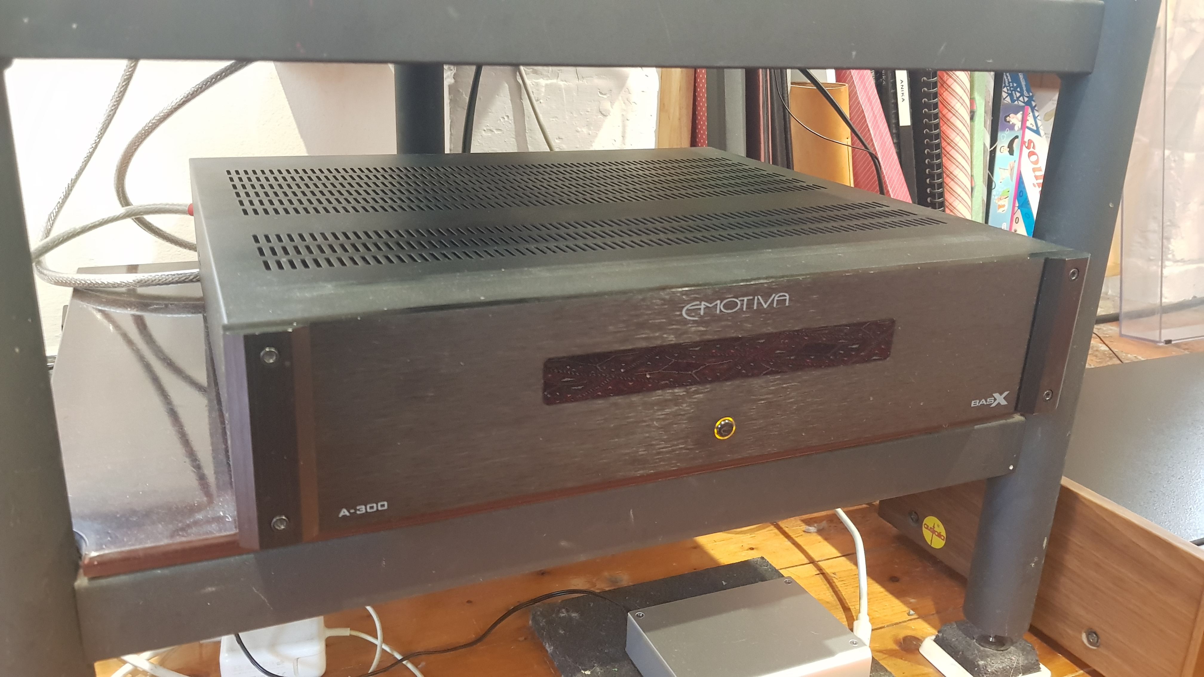Emotiva basx a-300 power amplifier exc - Stereo, Home Cinema ...