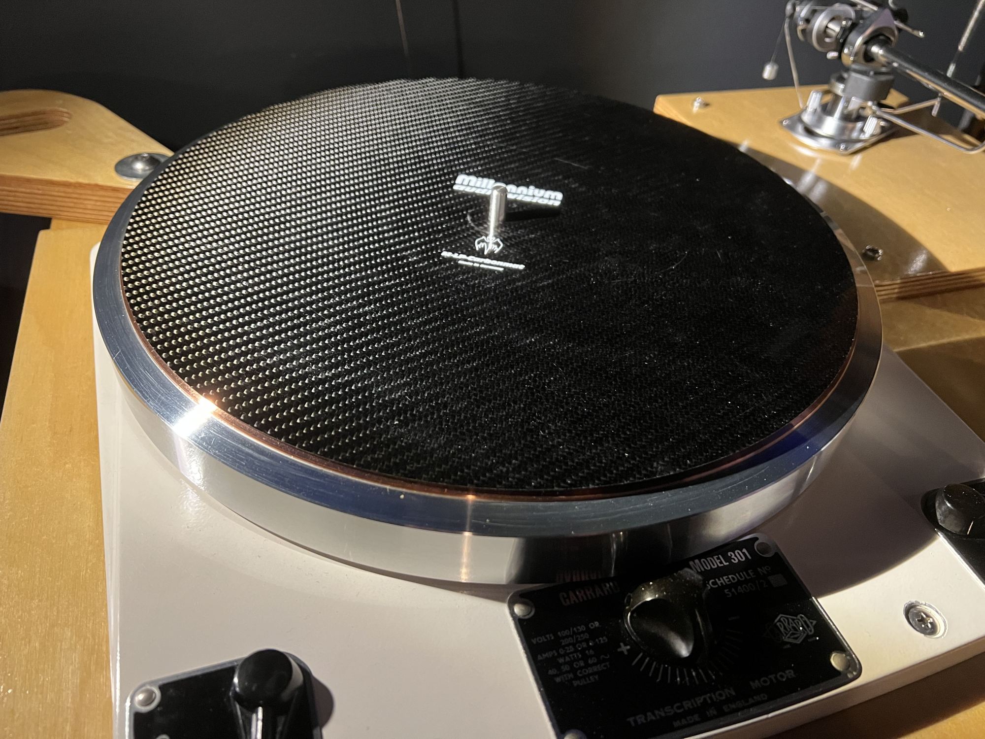 Millenium Carbon Fibre Record mat 2.JPG