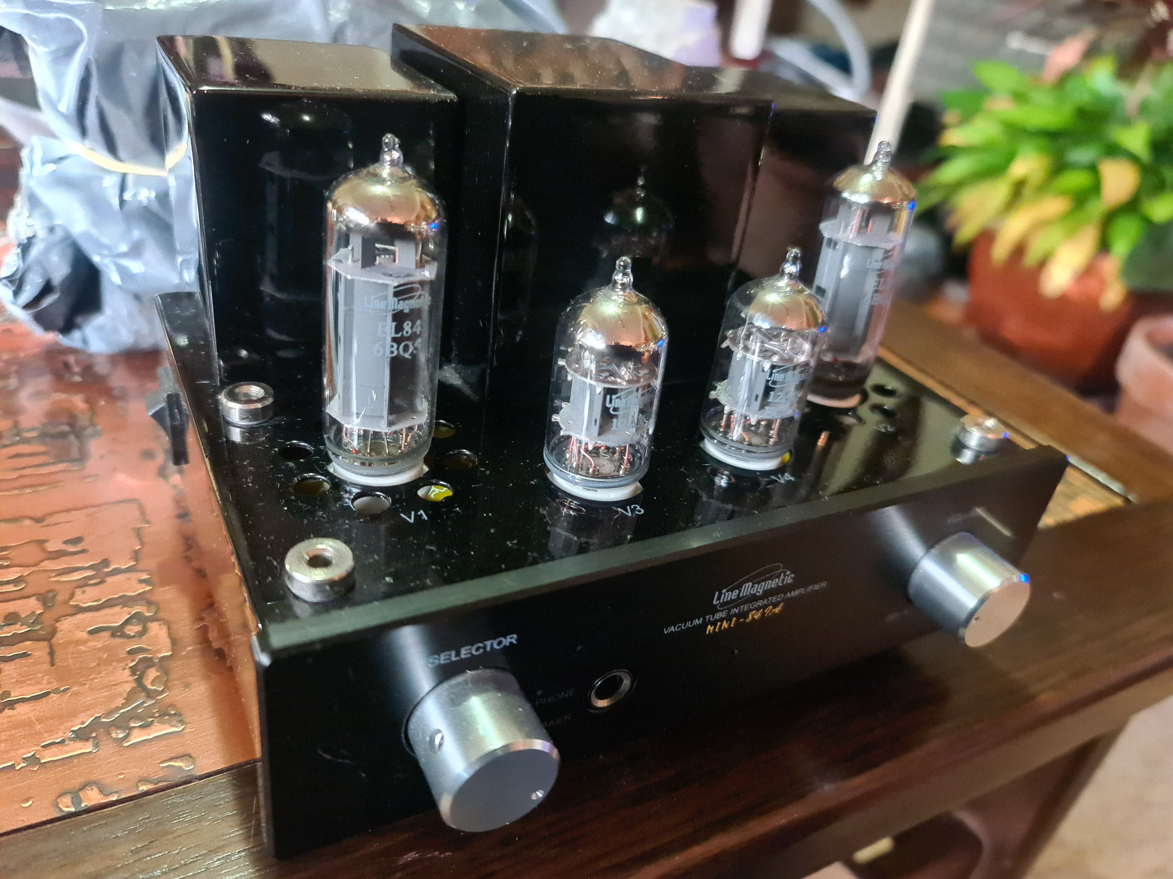 Line LM mini84IA headphone and speakers amplifier ﻿ Stereo