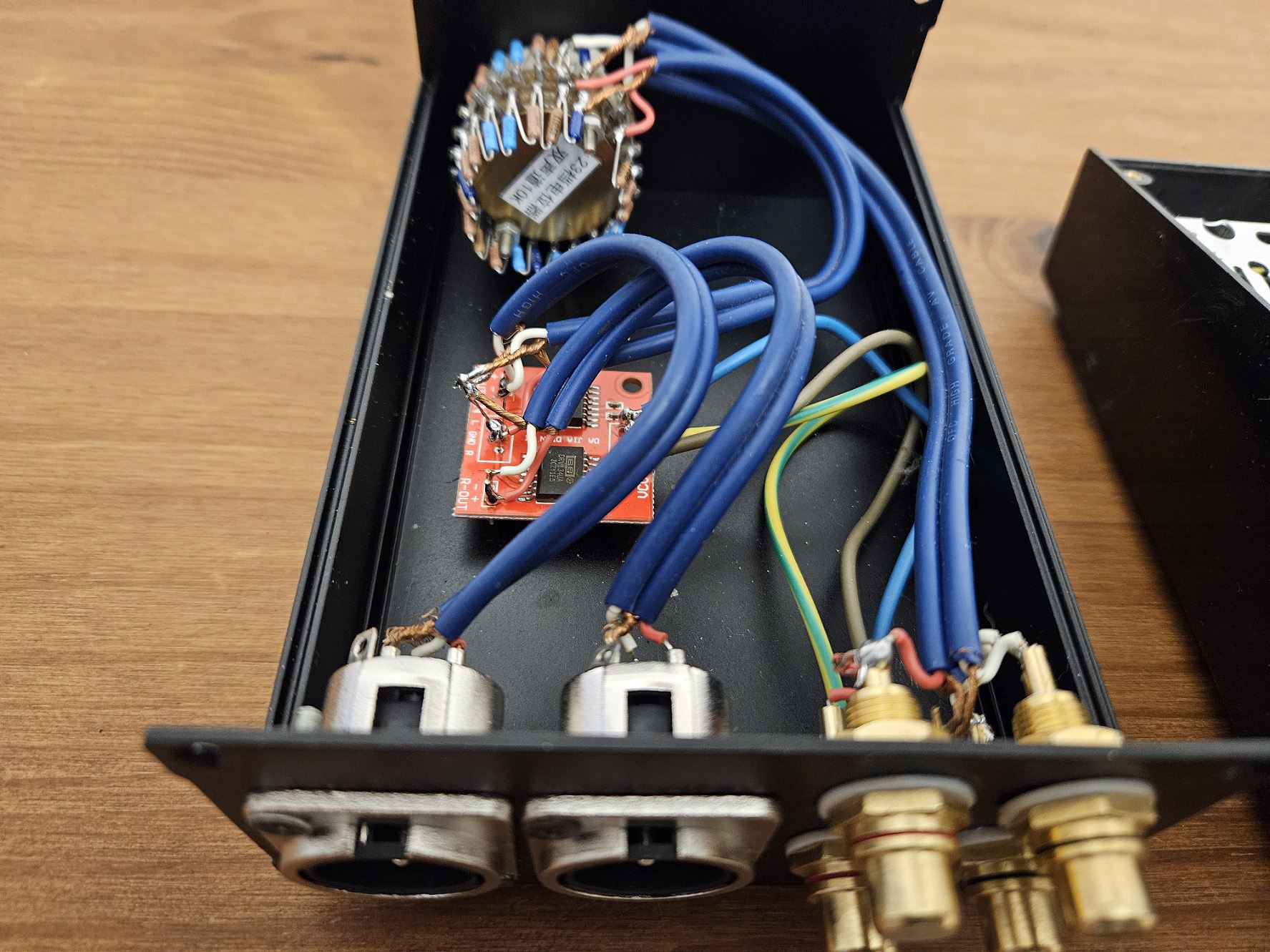 Active Single Ended to Balanced Converter ﻿ HiFi and Cinema Cables