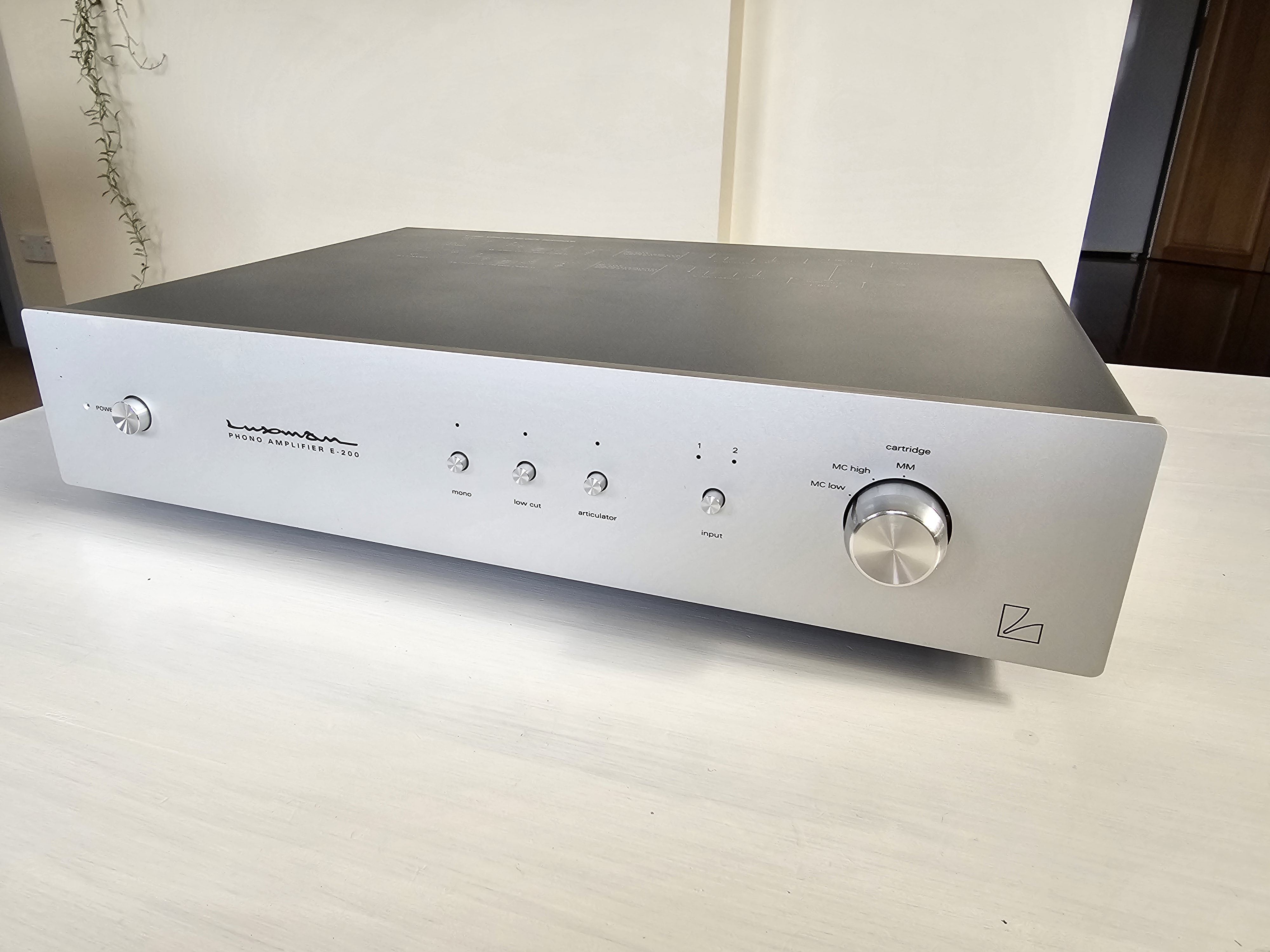 LUXMAN PHONO STAGE E200 ﻿ Stereo, Home Cinema, Headphones Components