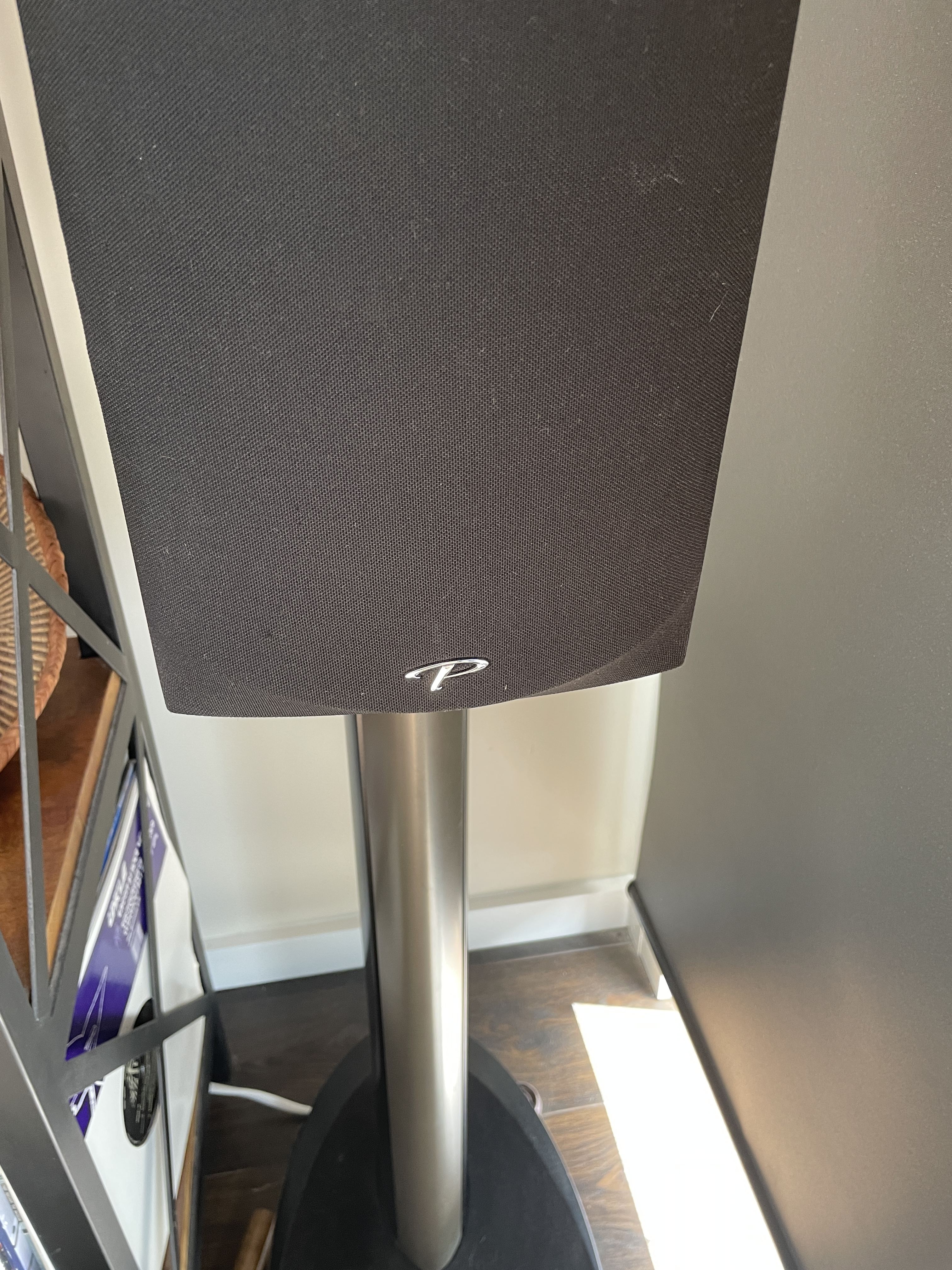 Paradigm Signature s2 v3 speakers + J-29 stands + Anthem 225