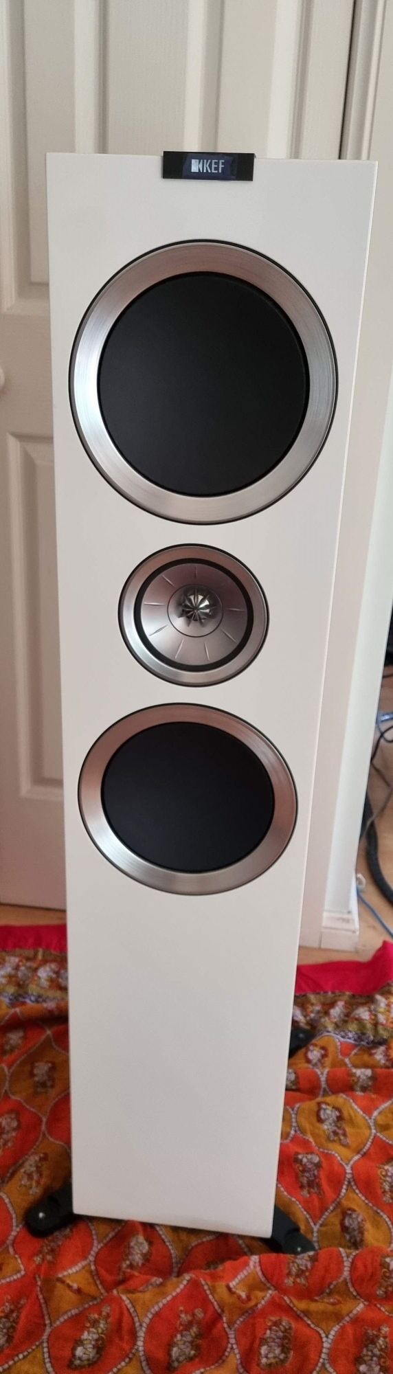 KEF_R900_1 - Copy.jpg