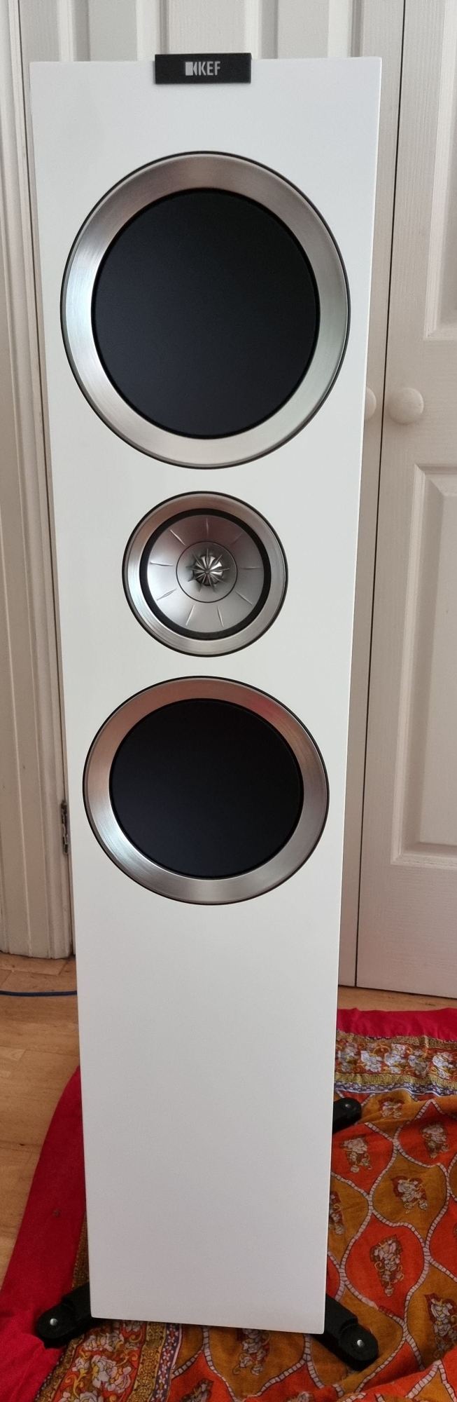 KEF_R900_2 - Copy.jpg