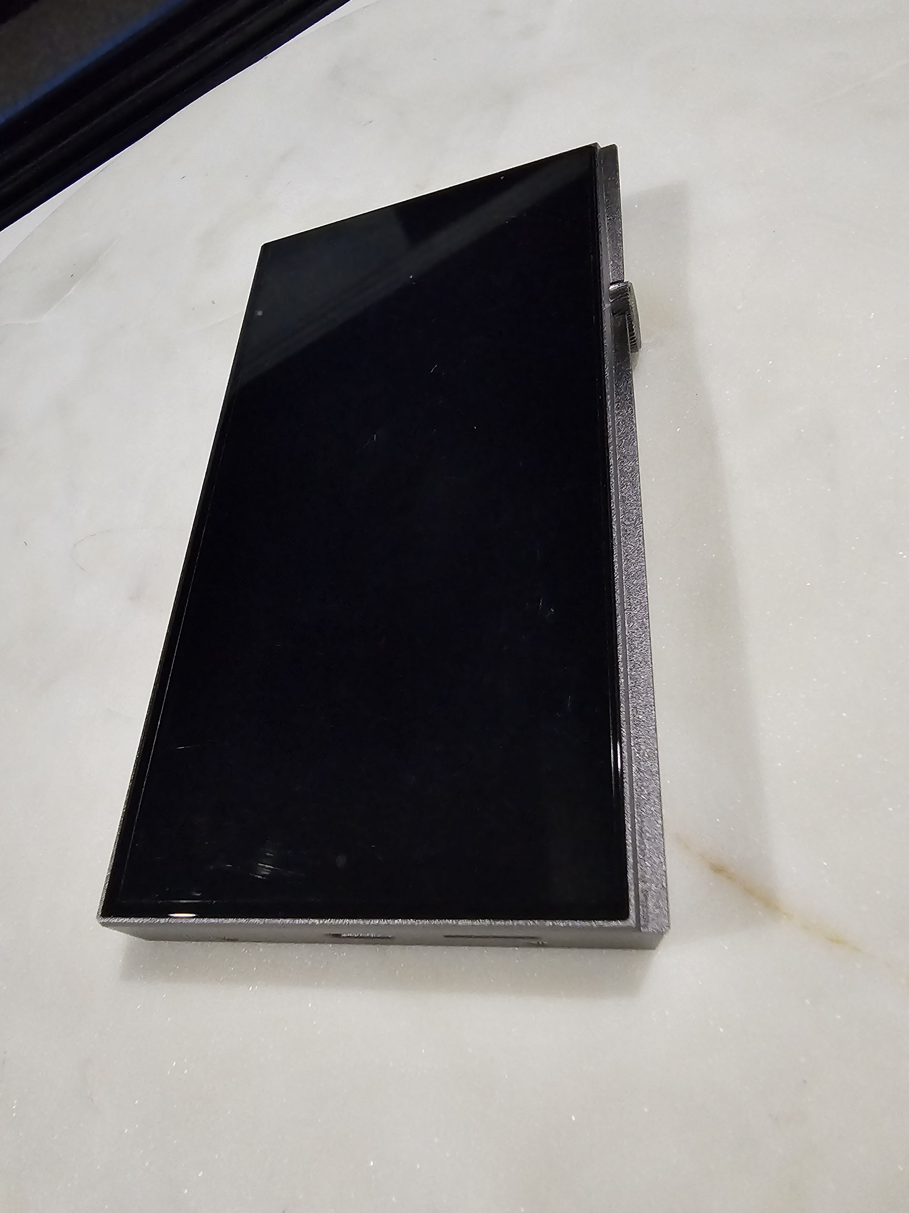 Astell & Kern SE100 Futura DAP with Leather Case