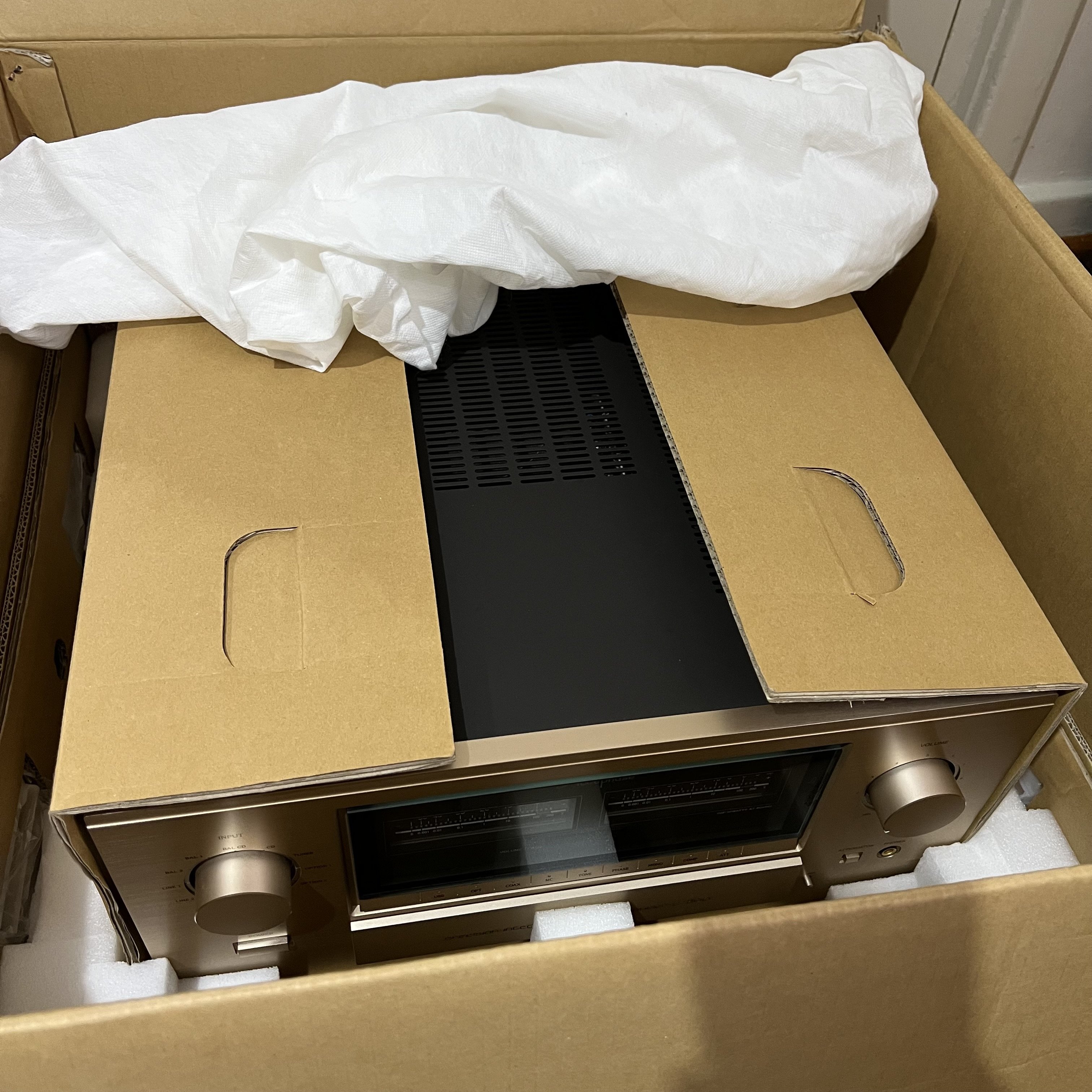 Accuphase E-800 Flagship Integrated Amplifier (240 Volt)