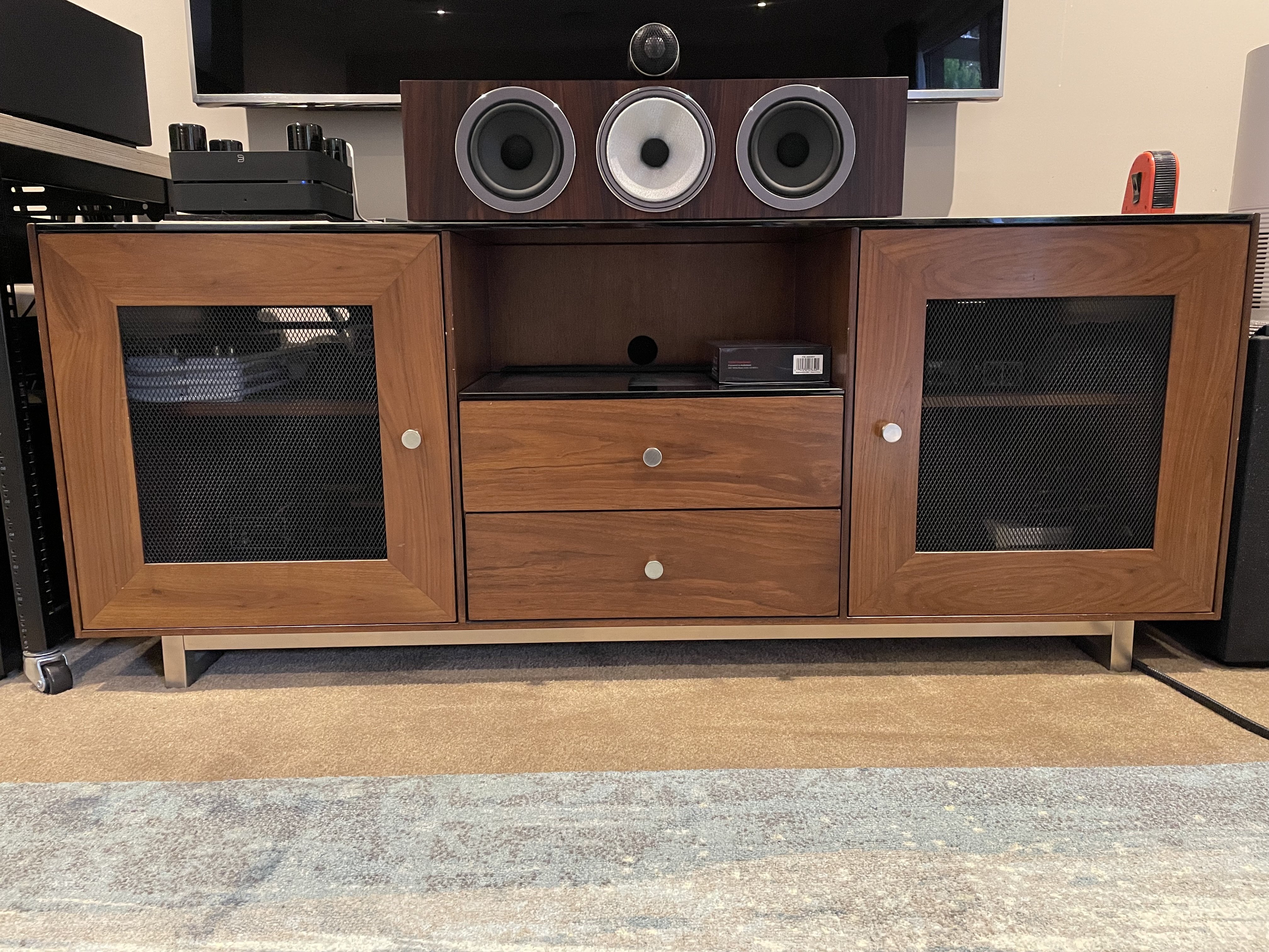SANUS Cadenza 61 TV & Hi Fi Cabinet