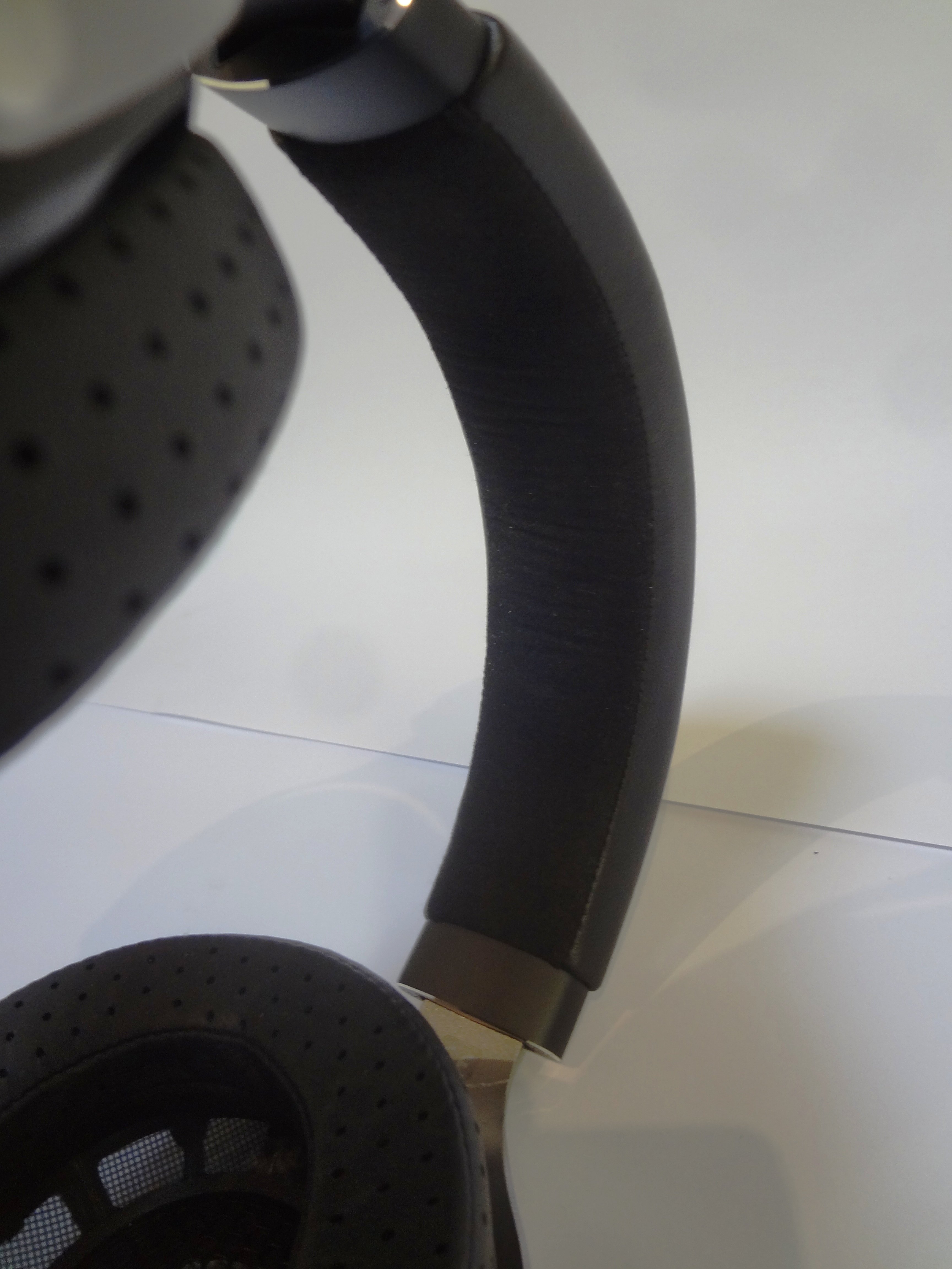 FOCAL ELEAR HEADPHONES mint condition, stock & XLR cables