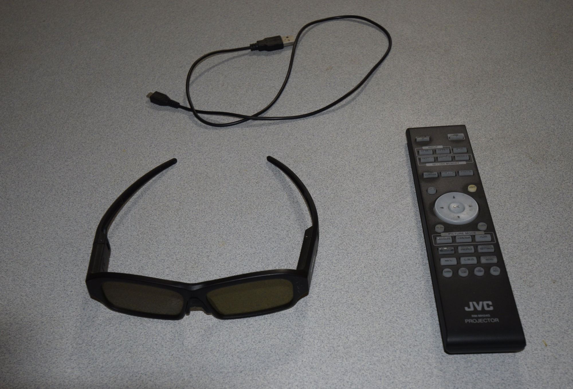 remote and 3D glasses-min.JPG