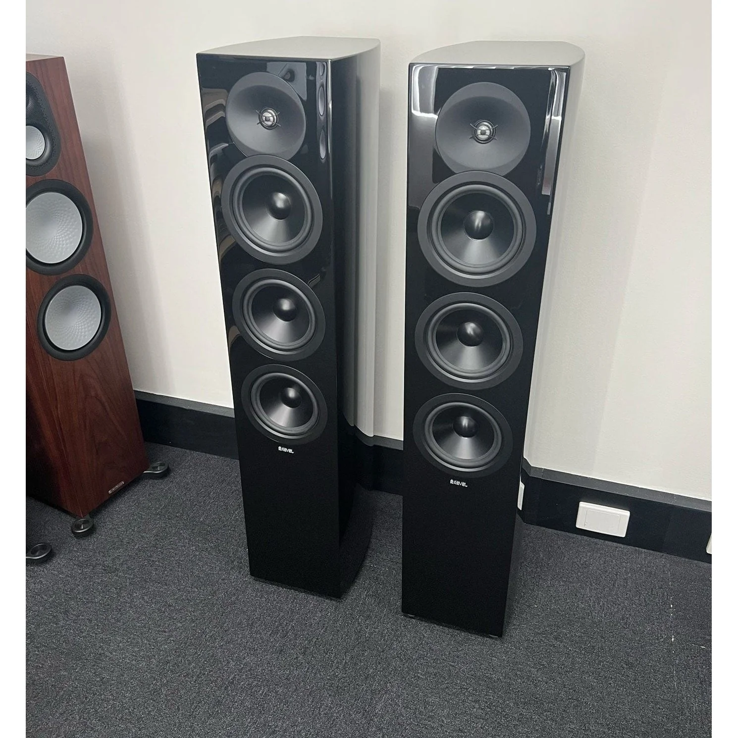 revel-floor-standing-speakers-39072757711106_1800x1800.webp.ec7e78ad8abca102acca39d566c039e8.webp