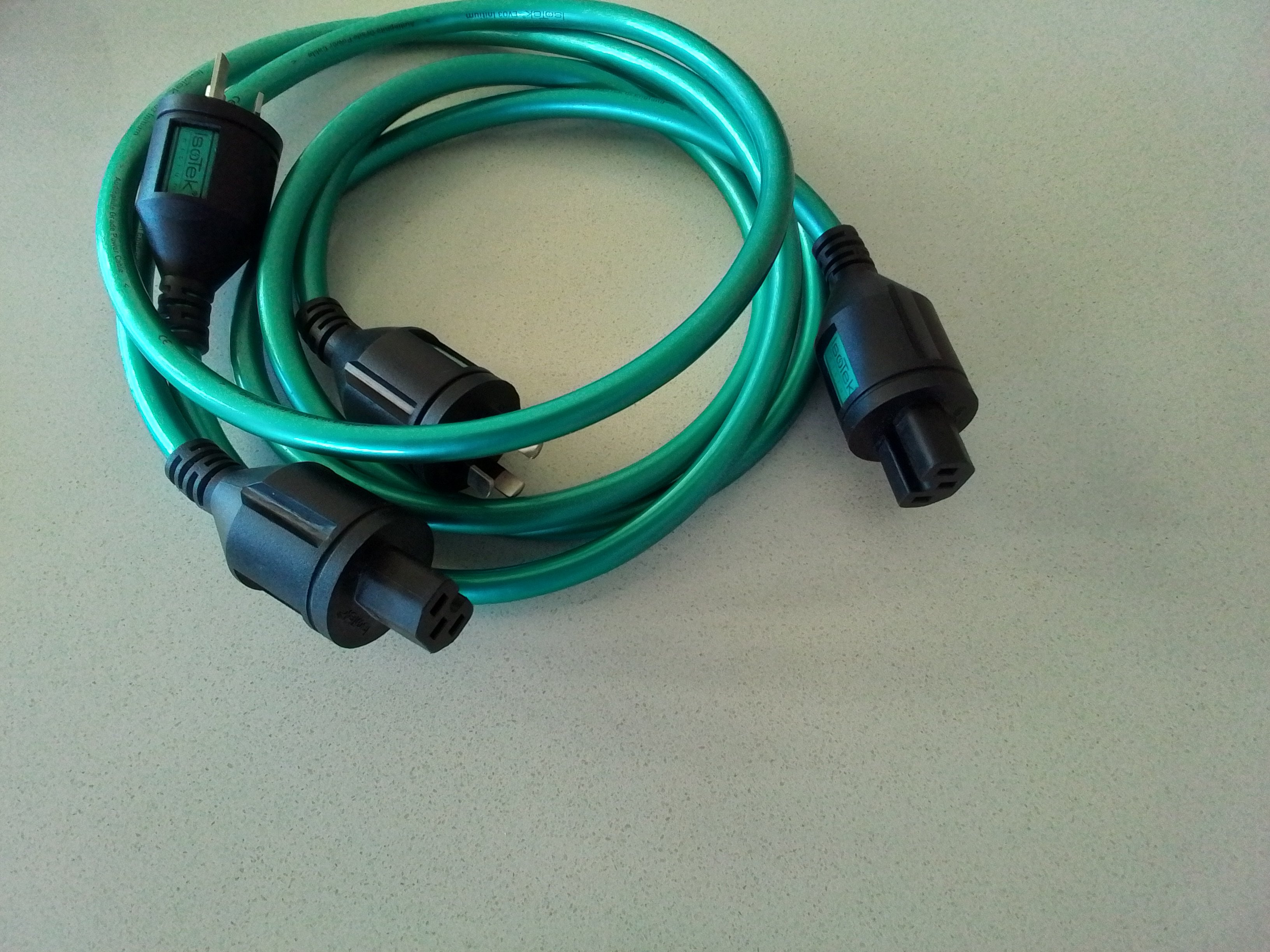 TWO ISOTEK INITUIM 1.5m POWER CORDS