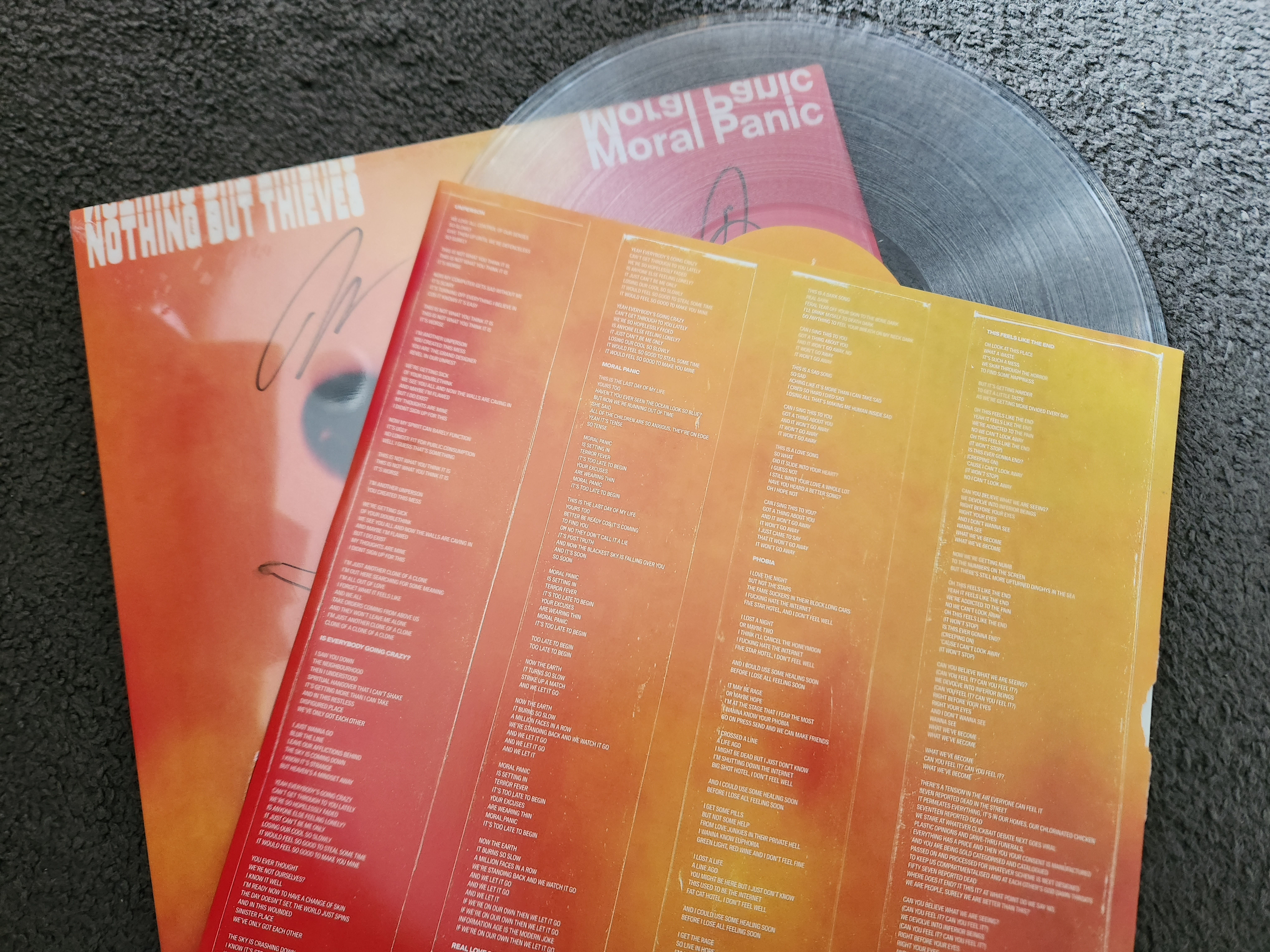 FS: NOTHING BUT THIEVES - MORAL PANIC (SIGNED SLEEVE, CLEAR