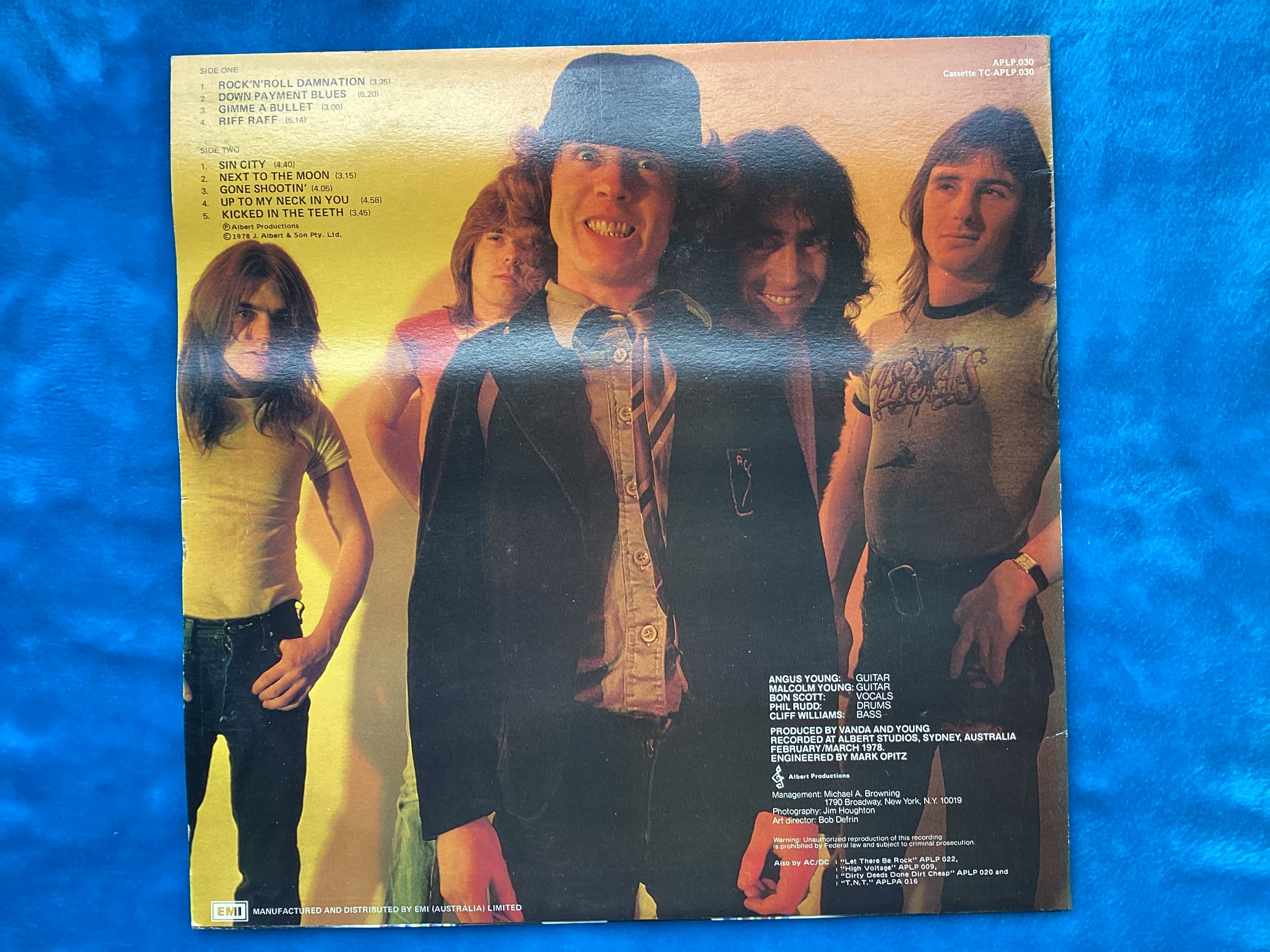 AC DC Powerage. Blue Label. - Vinyl, CD, and Blu-ray - StereoNET