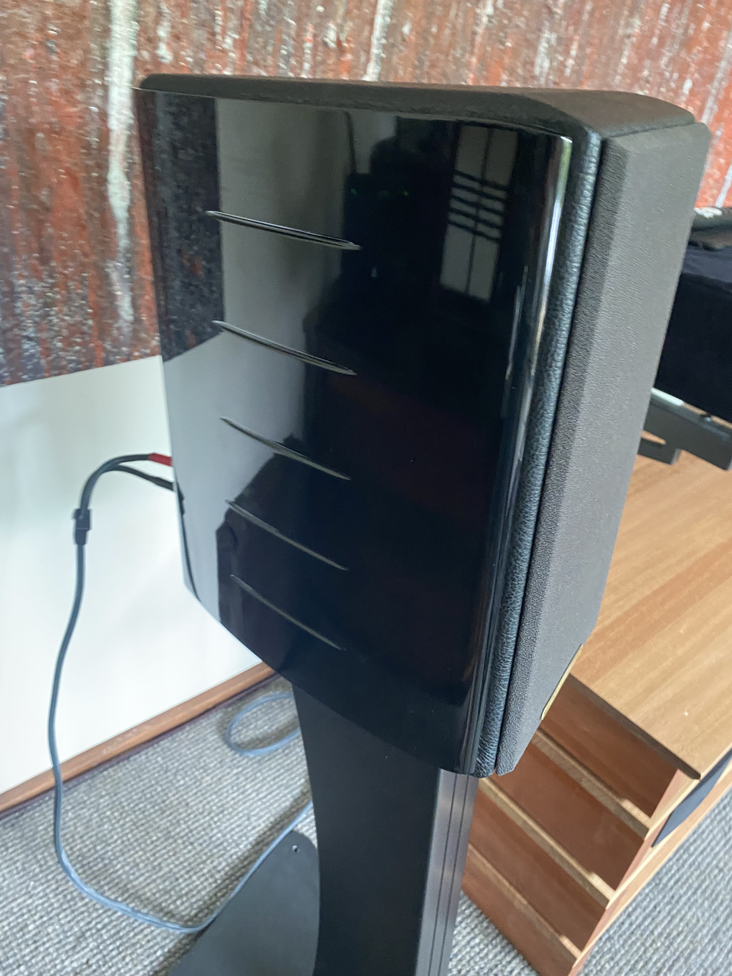 Sonus Faber Concertino Domus monitor speakers, & stands