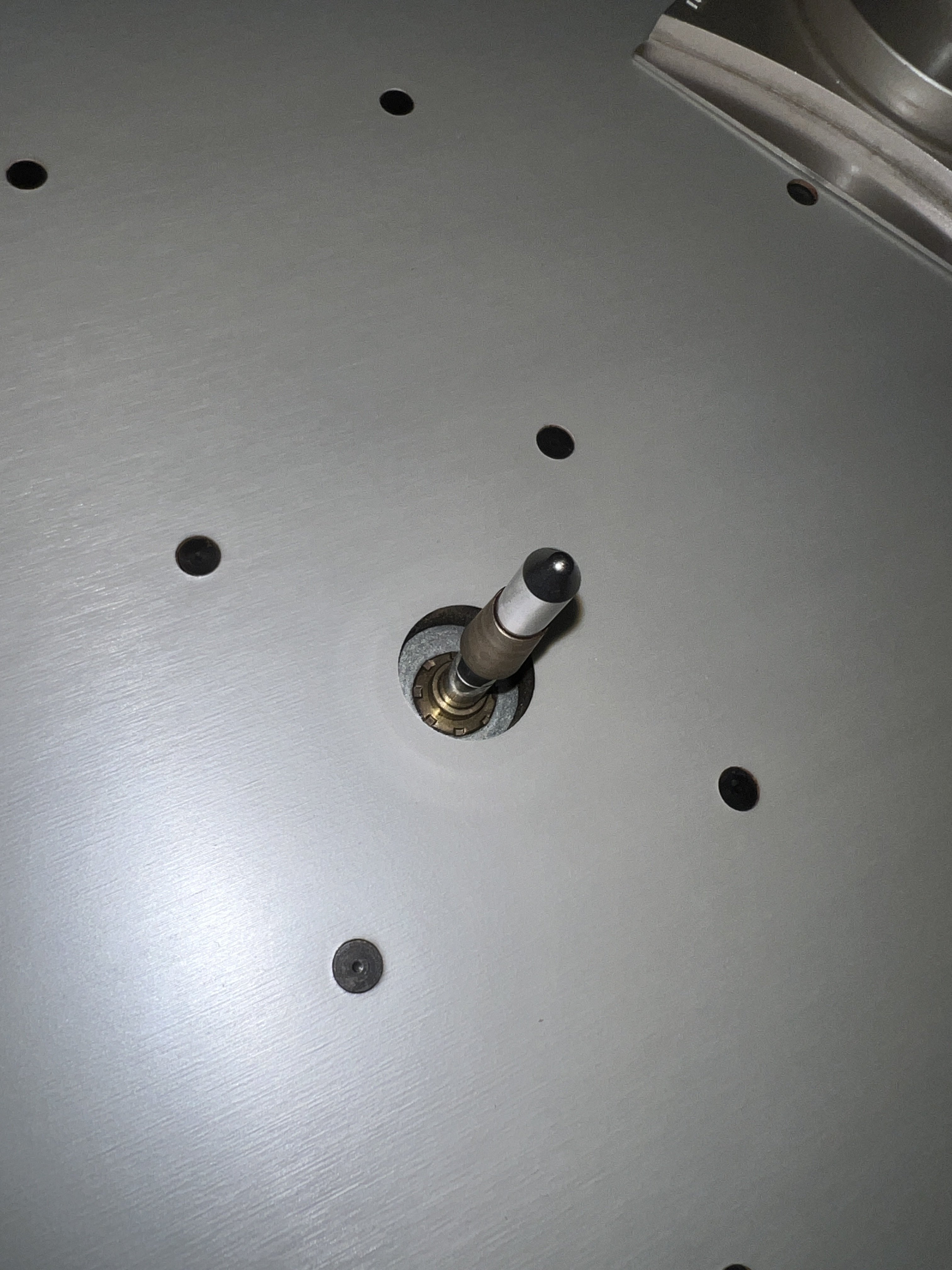 How to Oil Motor bearings on Luxman Pd290 has light tapping