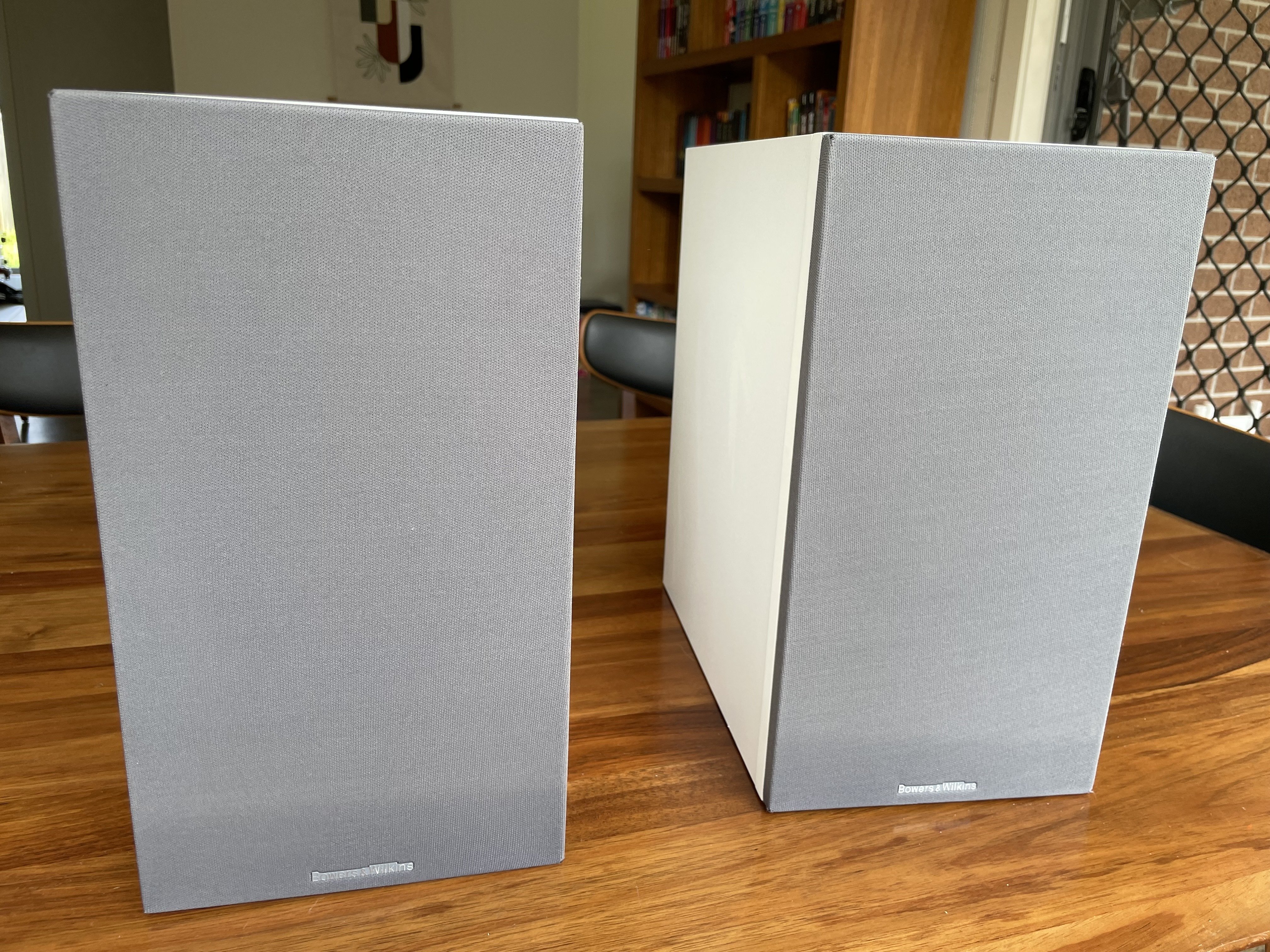 B&W 606 bookshelf speakers