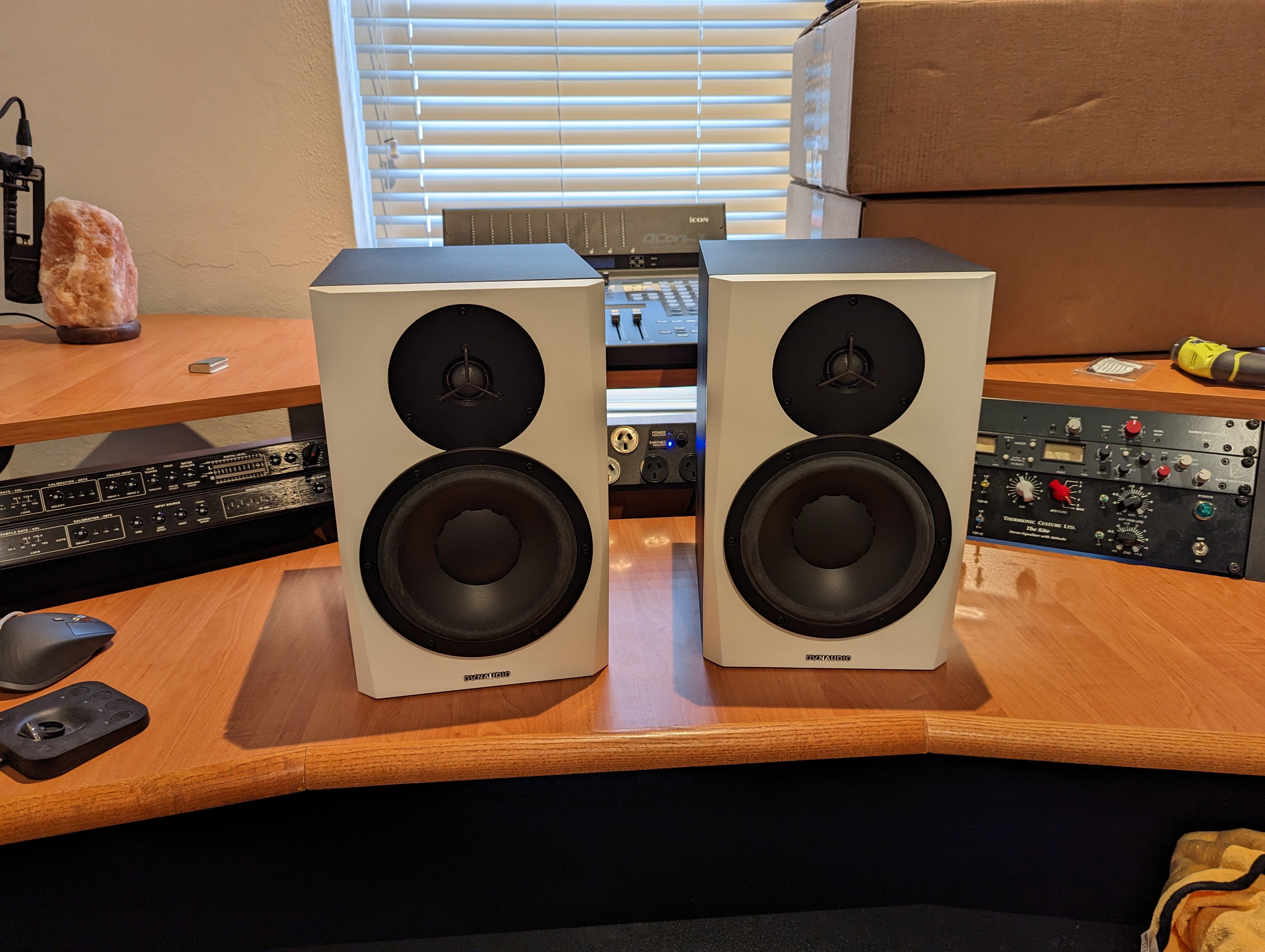 Dynaudio LYD 8 studio monitors WHITE PAIR