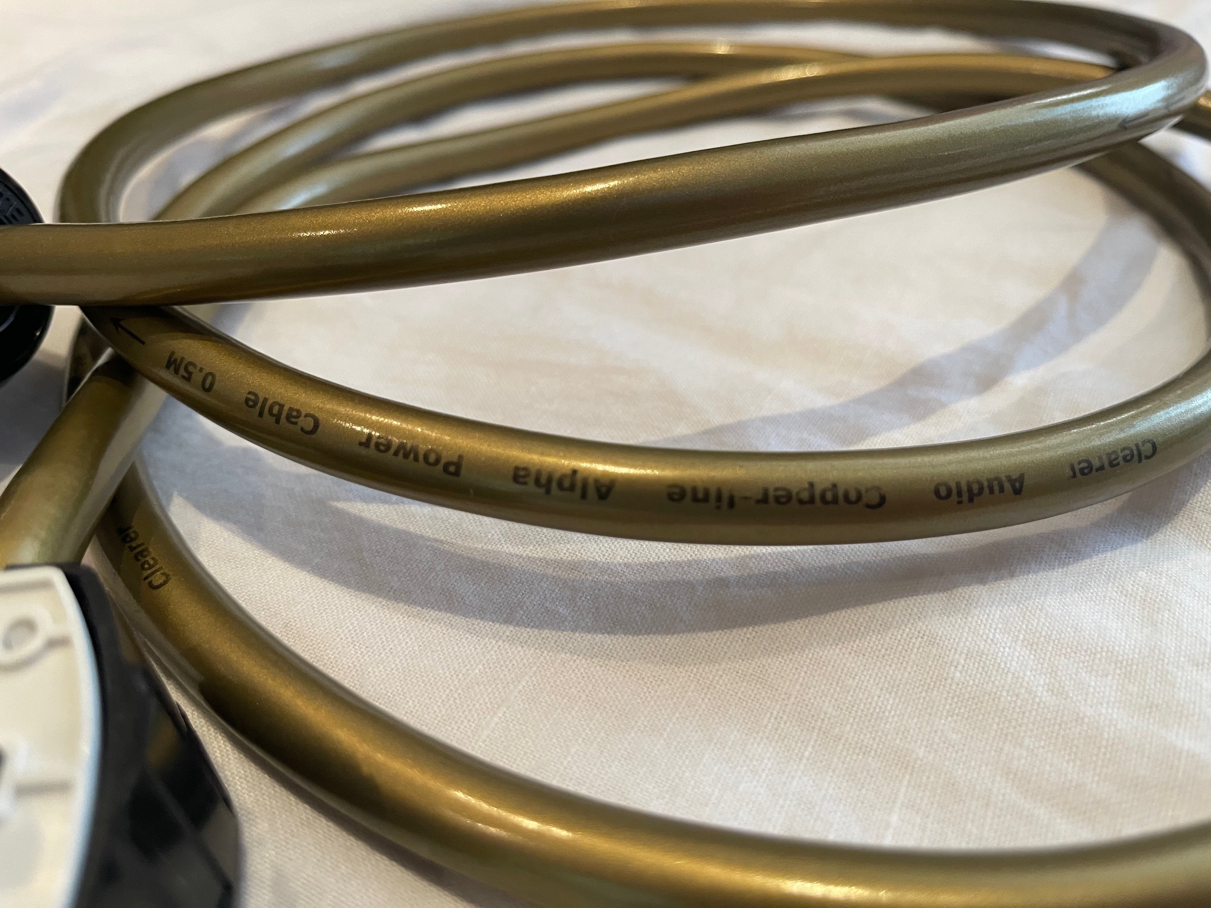 FS: ISOL-8 Minisub 2 power outlet, DC blocker w/ powercords