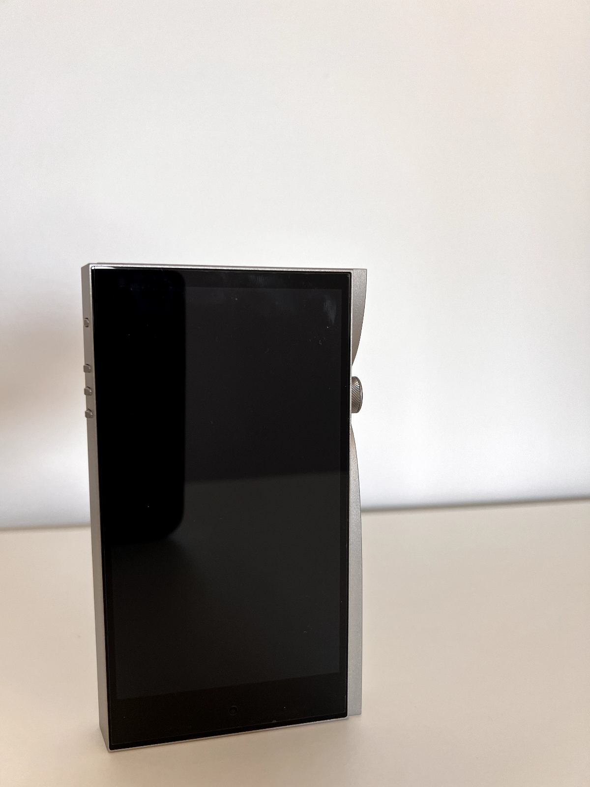 Astell and Kern SE200 Futura Portable Player - 6 Months Old