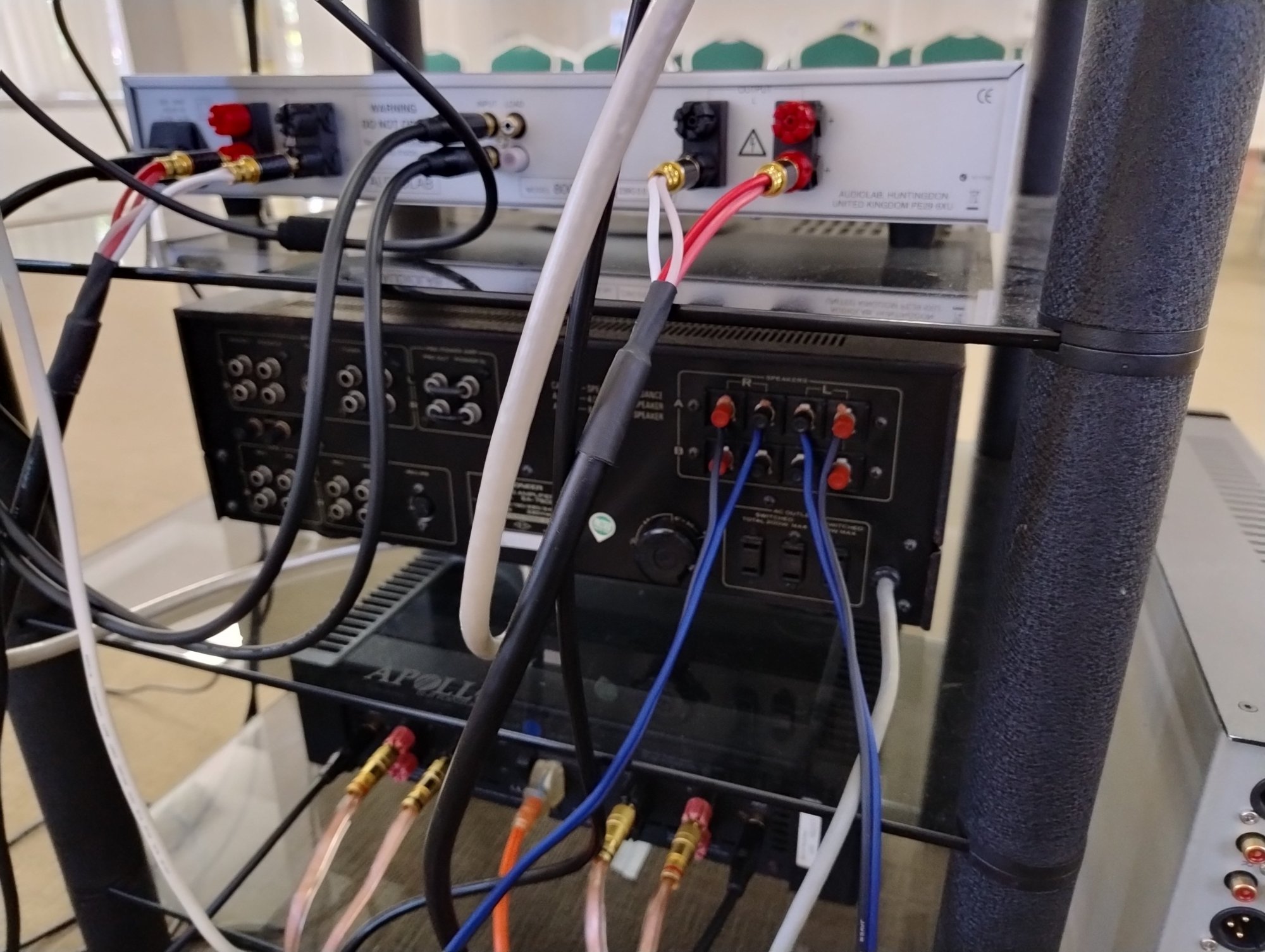 AMLIFIERS REAR CONNECTIONS.jpg