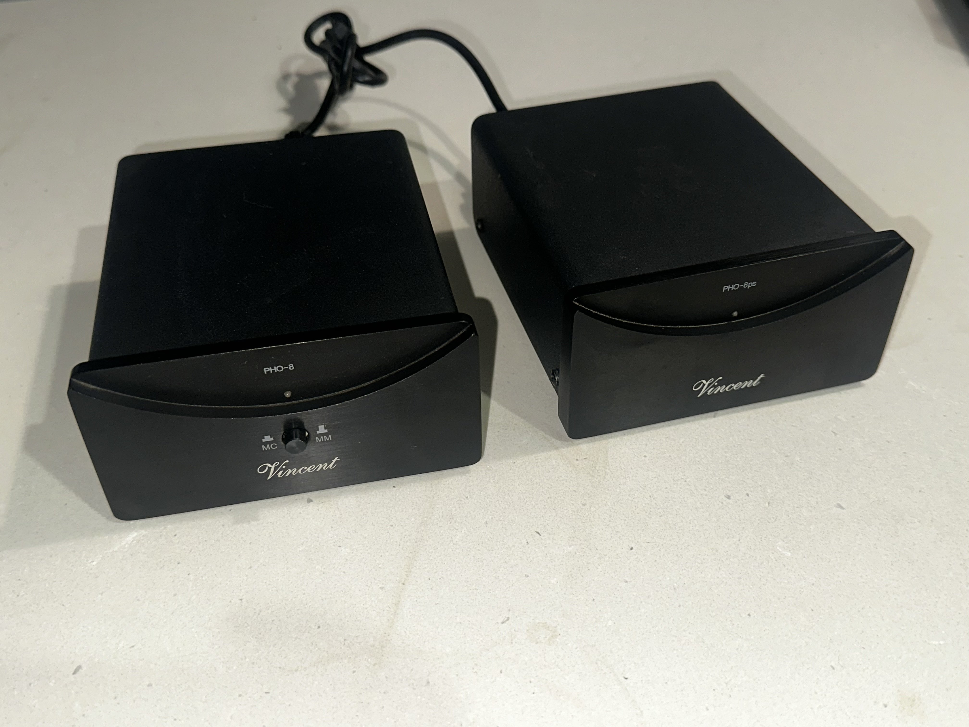 Vincent PHO-8 phono stage with power supply