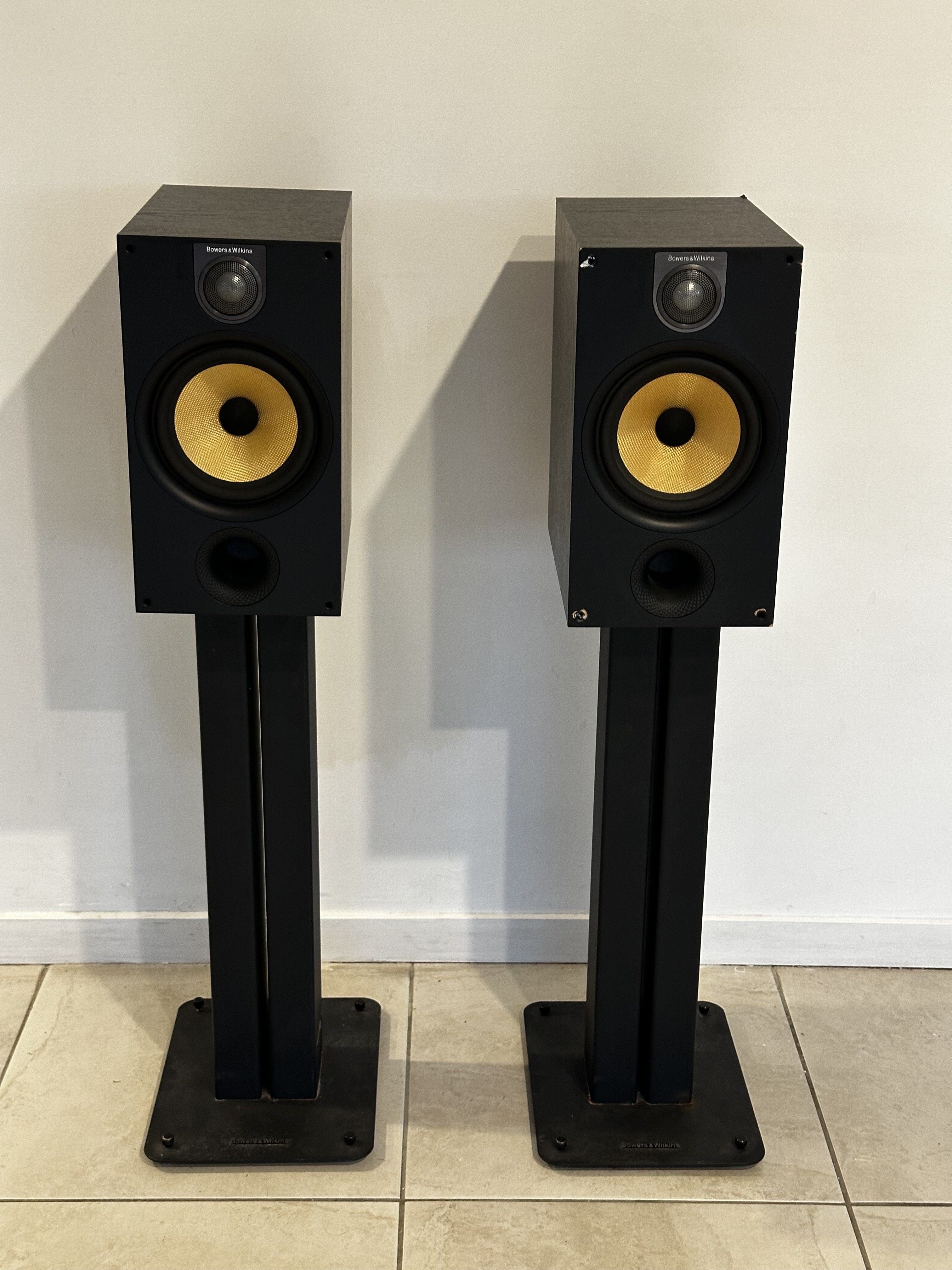 Bowers & Wilkins 685 S2 w/STAV24 Stands - Stereo, Home Cinema