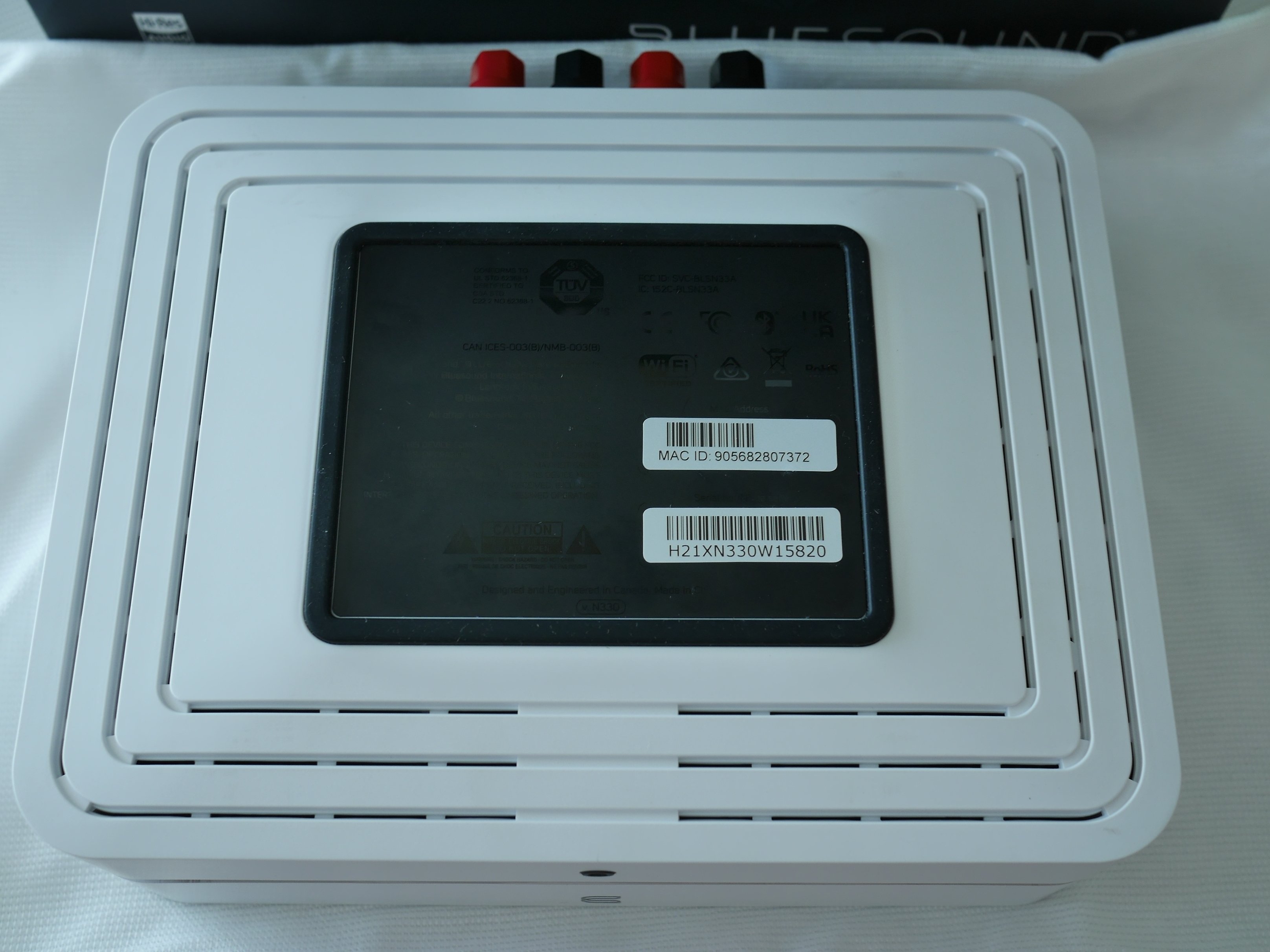 White Bluesound Powernode N330 All-In-One Streaming Amplifie