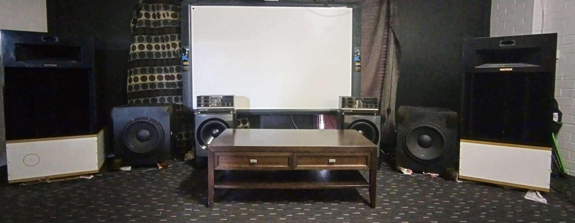 klispch-theatreroom.thumb.jpg.eaf949445fc6d53a2180f00f3b9d40d8.jpg