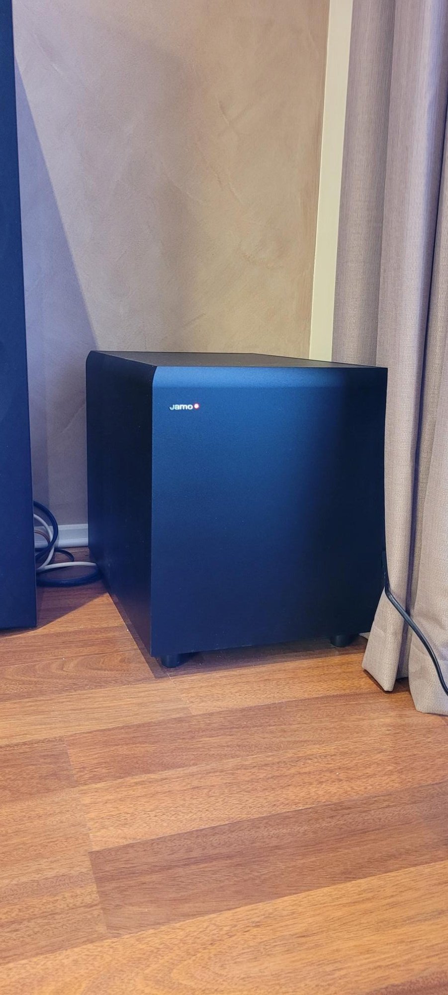 Jamo 100 watt 10 inch Sub woofer.jpg