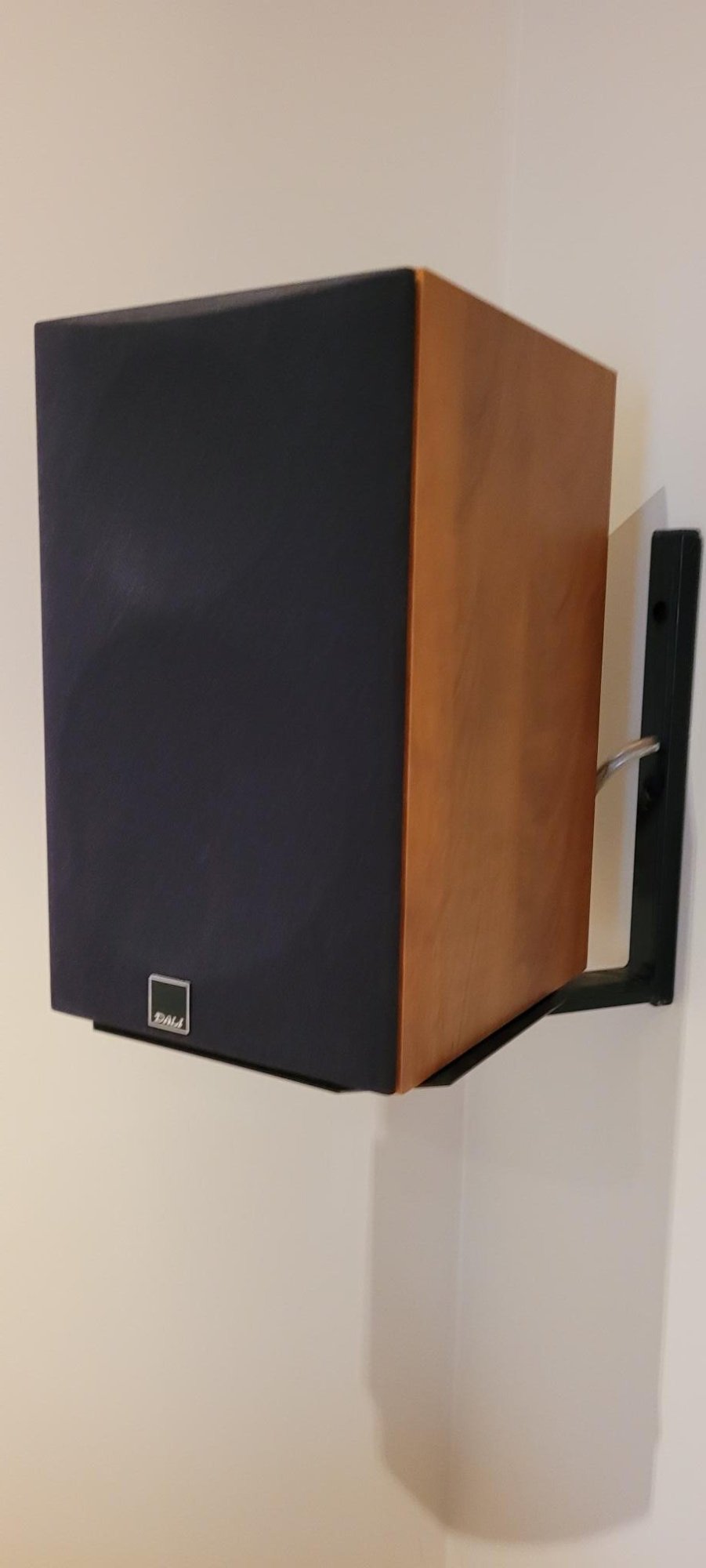 LH rear Bookshelf speaker.jpg