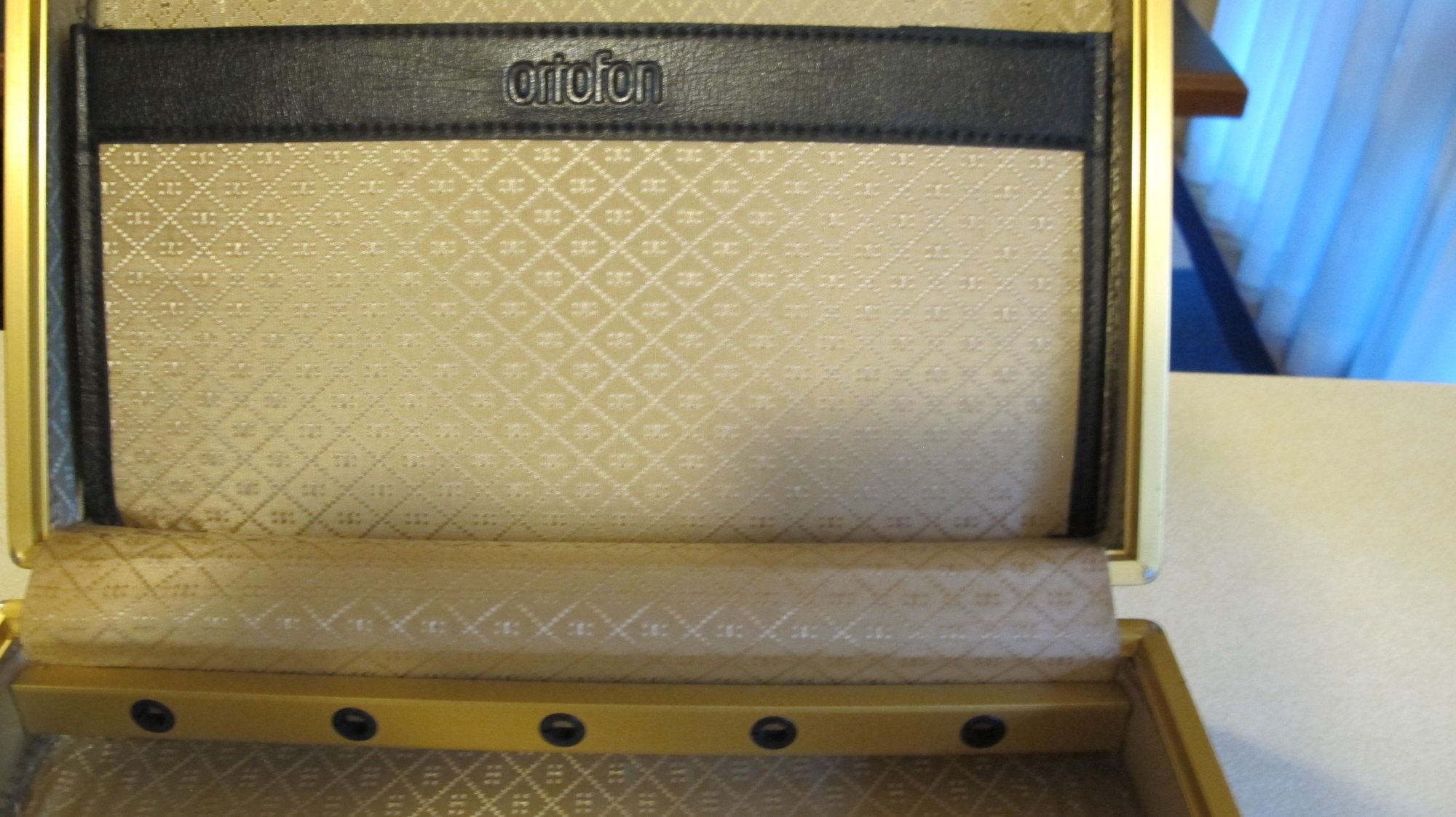 ORTOFON BRIEF CASE 008.JPG