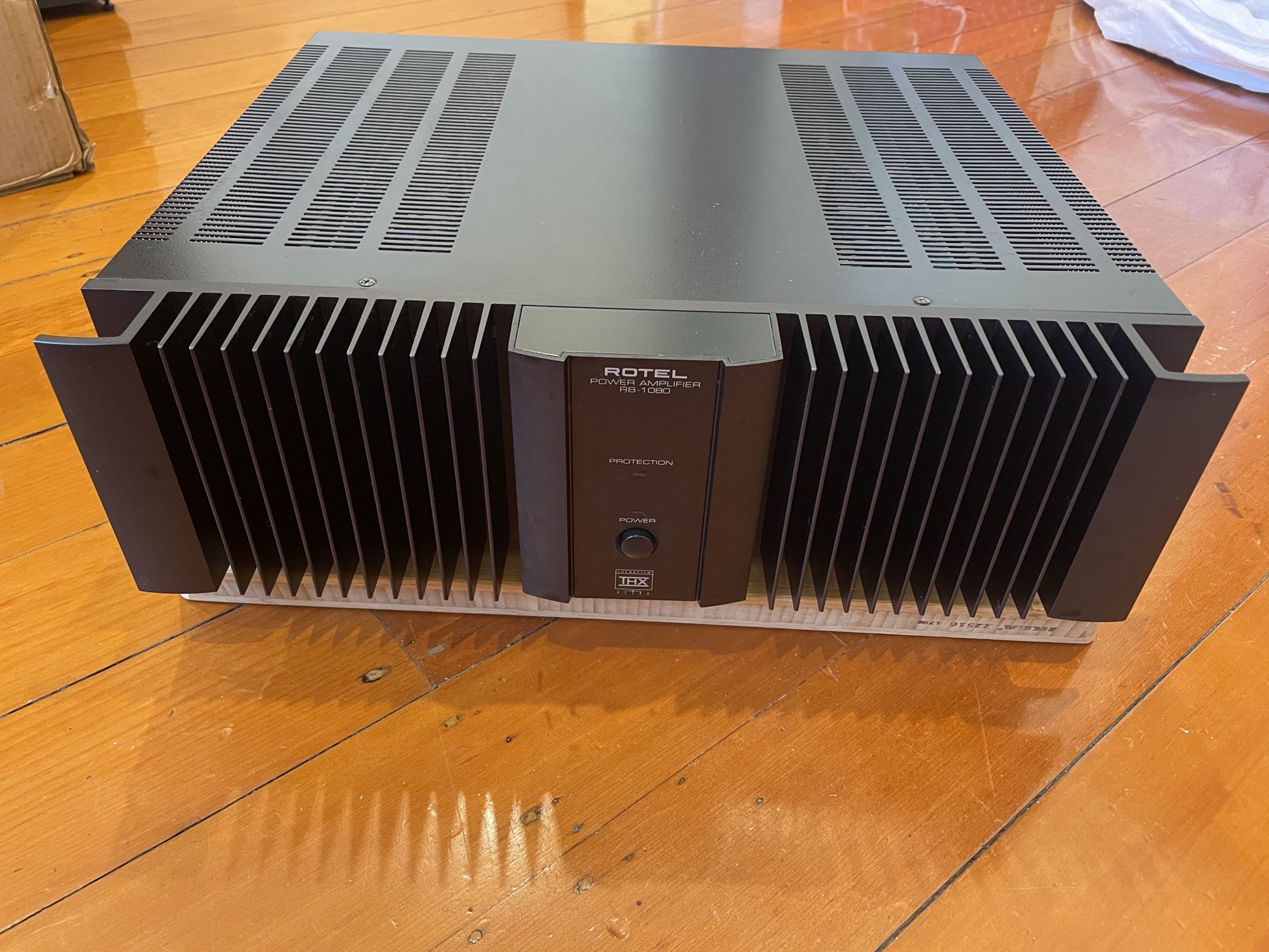 Rotel RB 1080 power amp 200 watts/ch - Stereo, Home Cinema