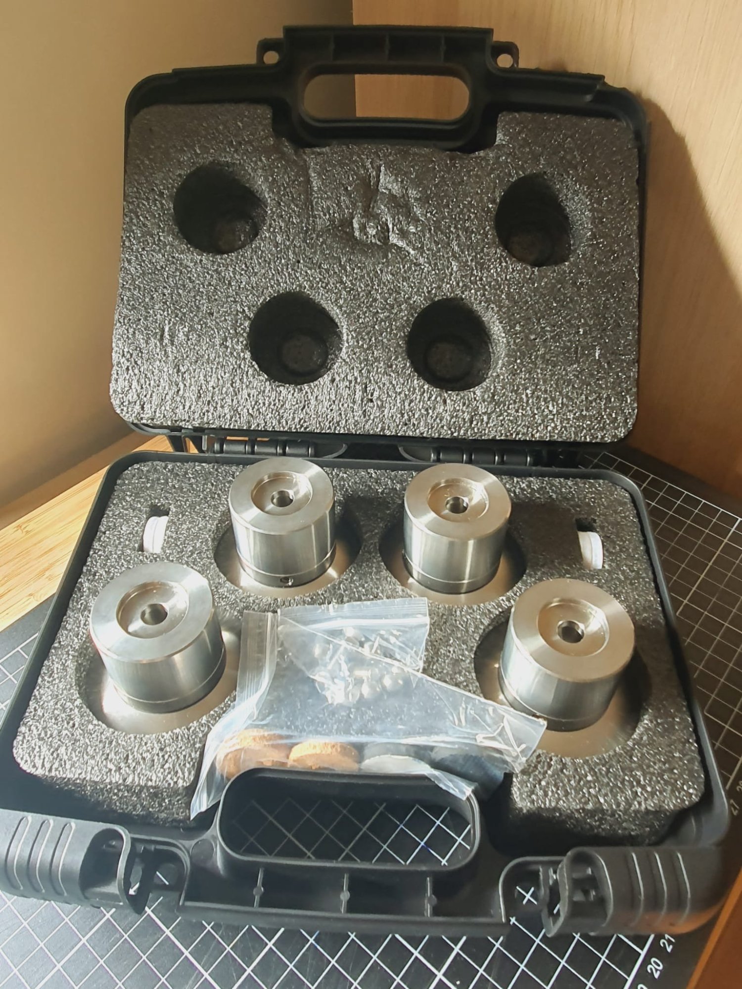 Stainless steel isolation feet - Hi-Fi and Cinema Cables & Accessories ...