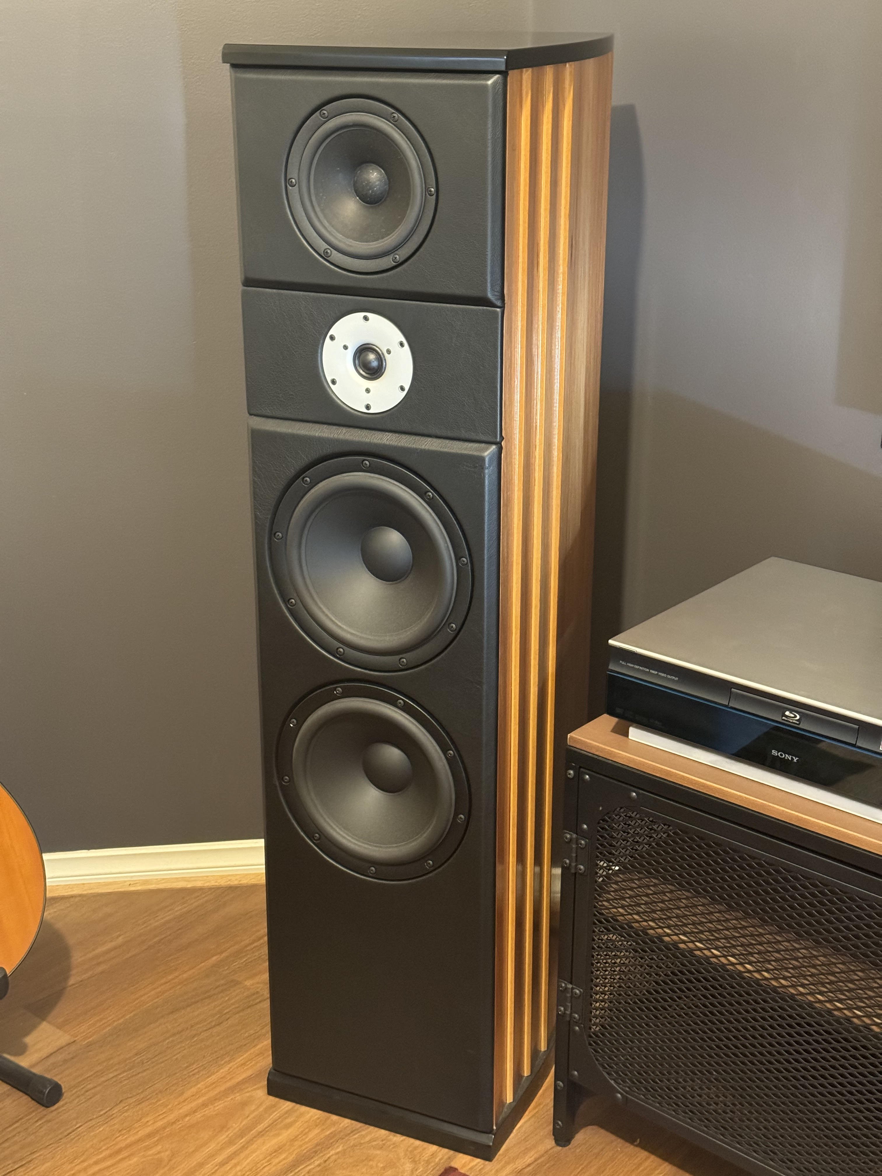 Adelaide Speakers T2103SaCTL Floorstanding Loudspeakers ﻿ Floorstanders