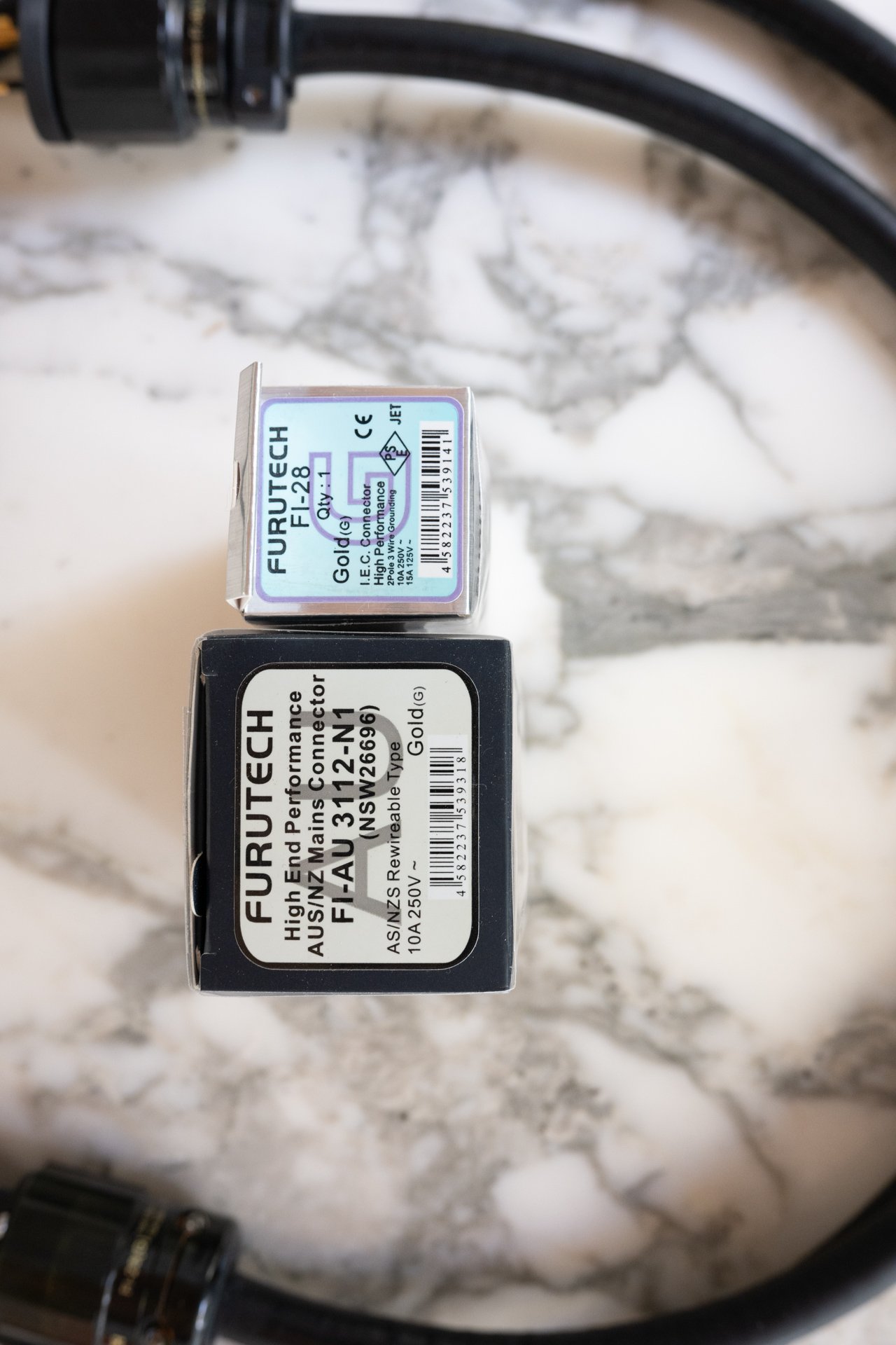 Oyaide TUNAMI V2 2M / Furutech Power Cable ﻿ Power Cables