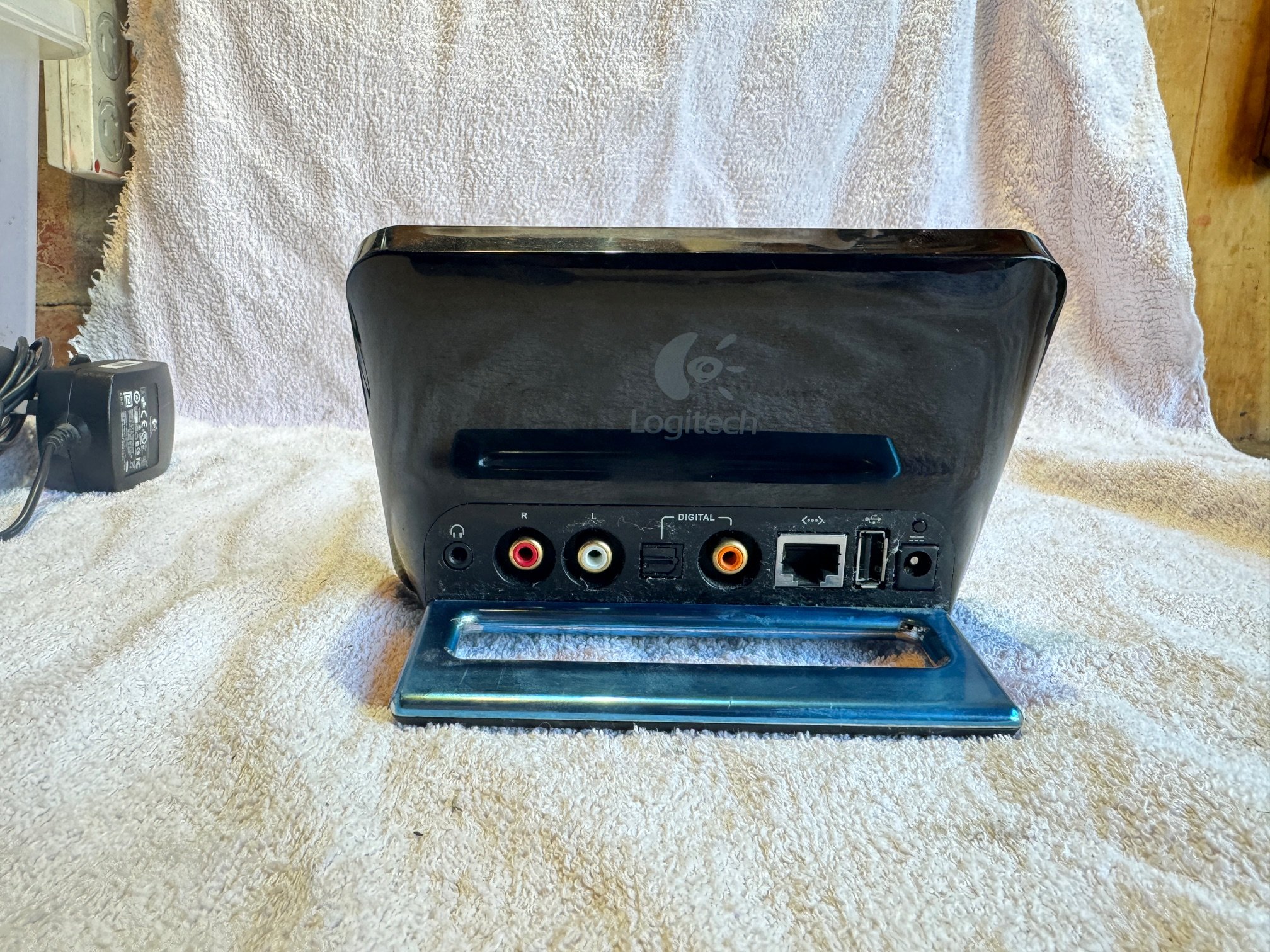 Logitech Squeezebox Touch Network Audio Player - DACs and Streamers ...