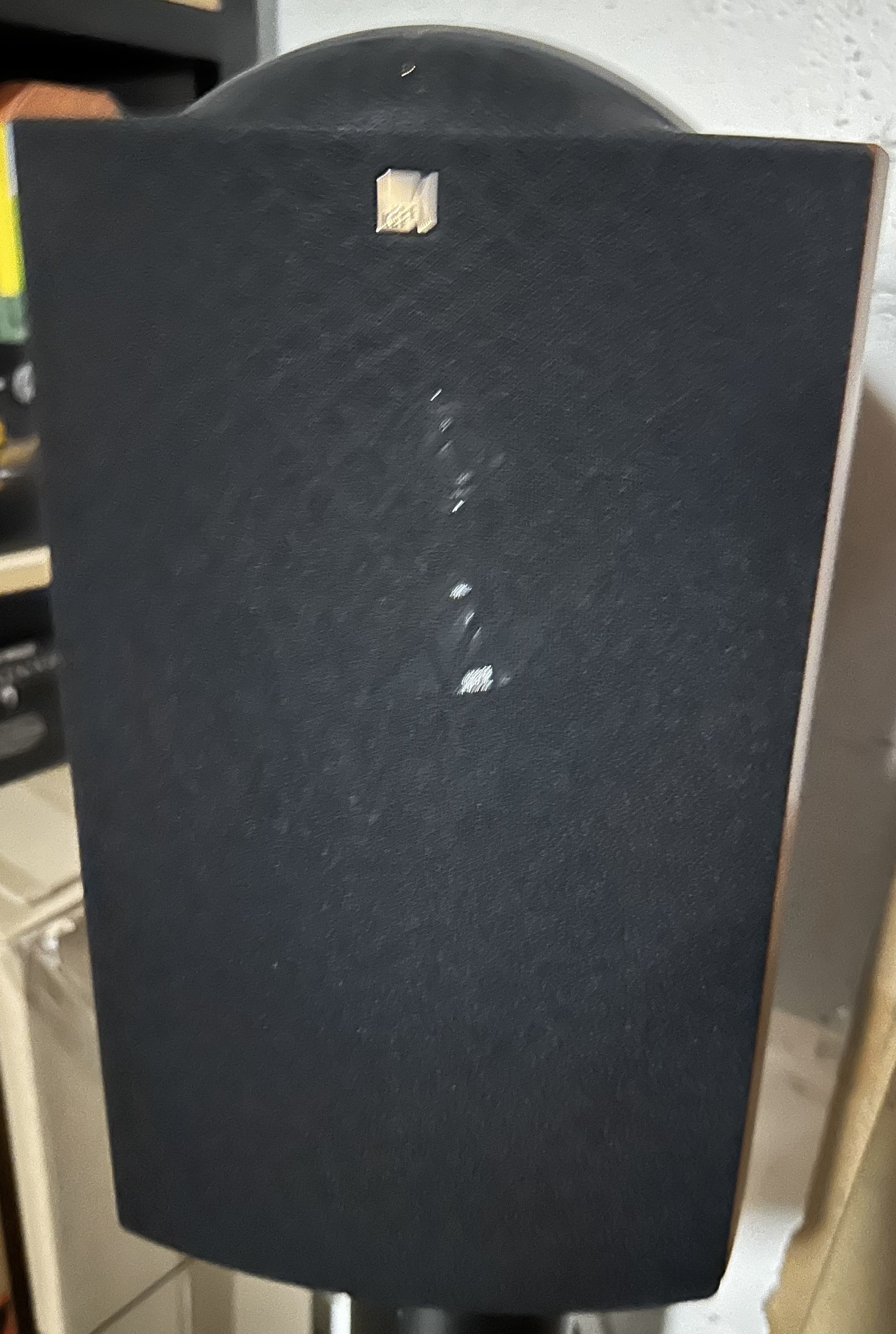 KEF Q1 Bookshelf Loudspeakers Bookshelf Small Monitors kef-q1-bookshelf-loudspeakers-bookshelf-small-monitors
