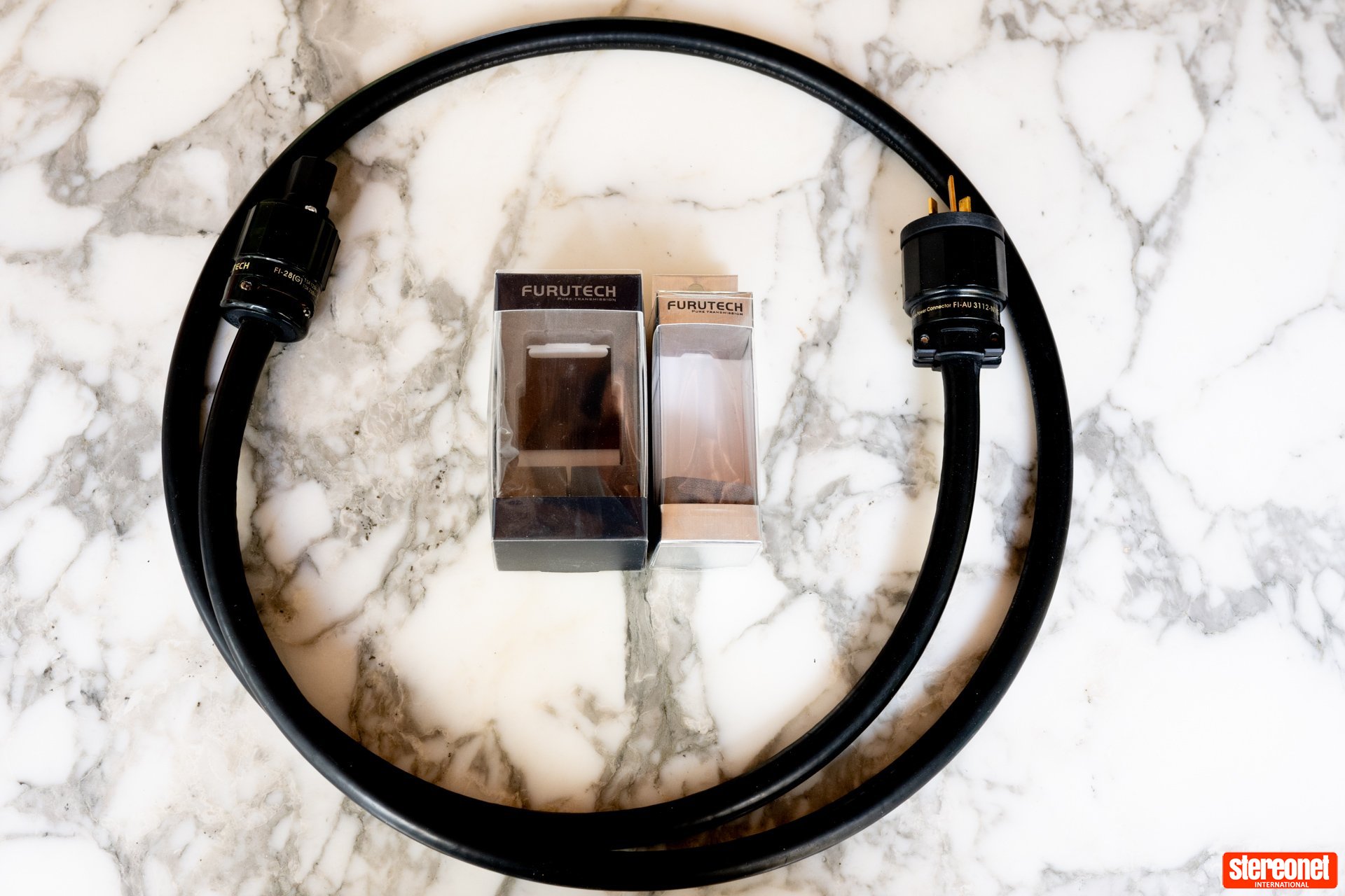 Oyaide TUNAMI V2 2M / Furutech Power Cable ﻿ Power Cables