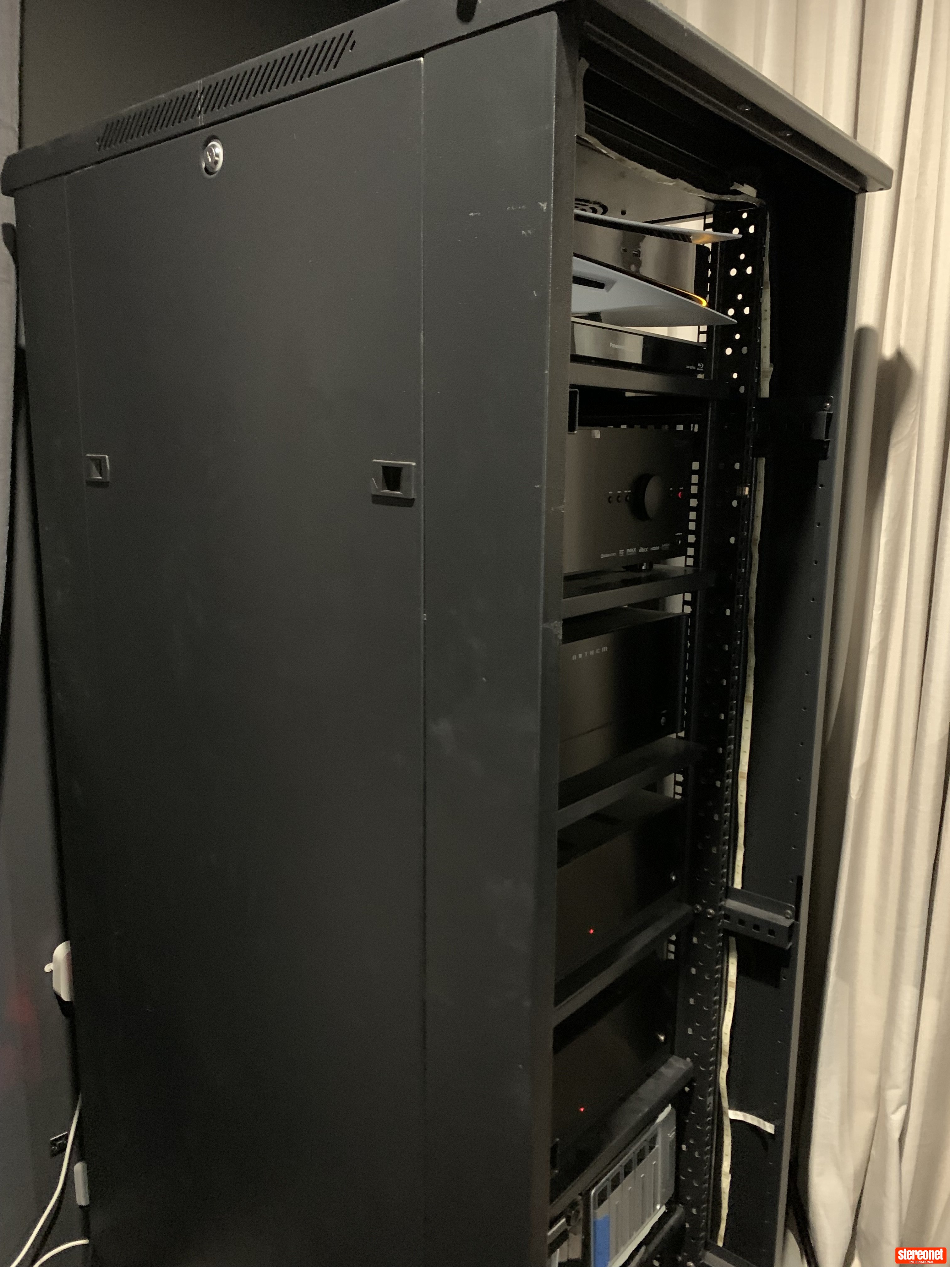 HCC Rack 24RU AV Rack / Cabinet - Racks & Cabinets - StereoNET