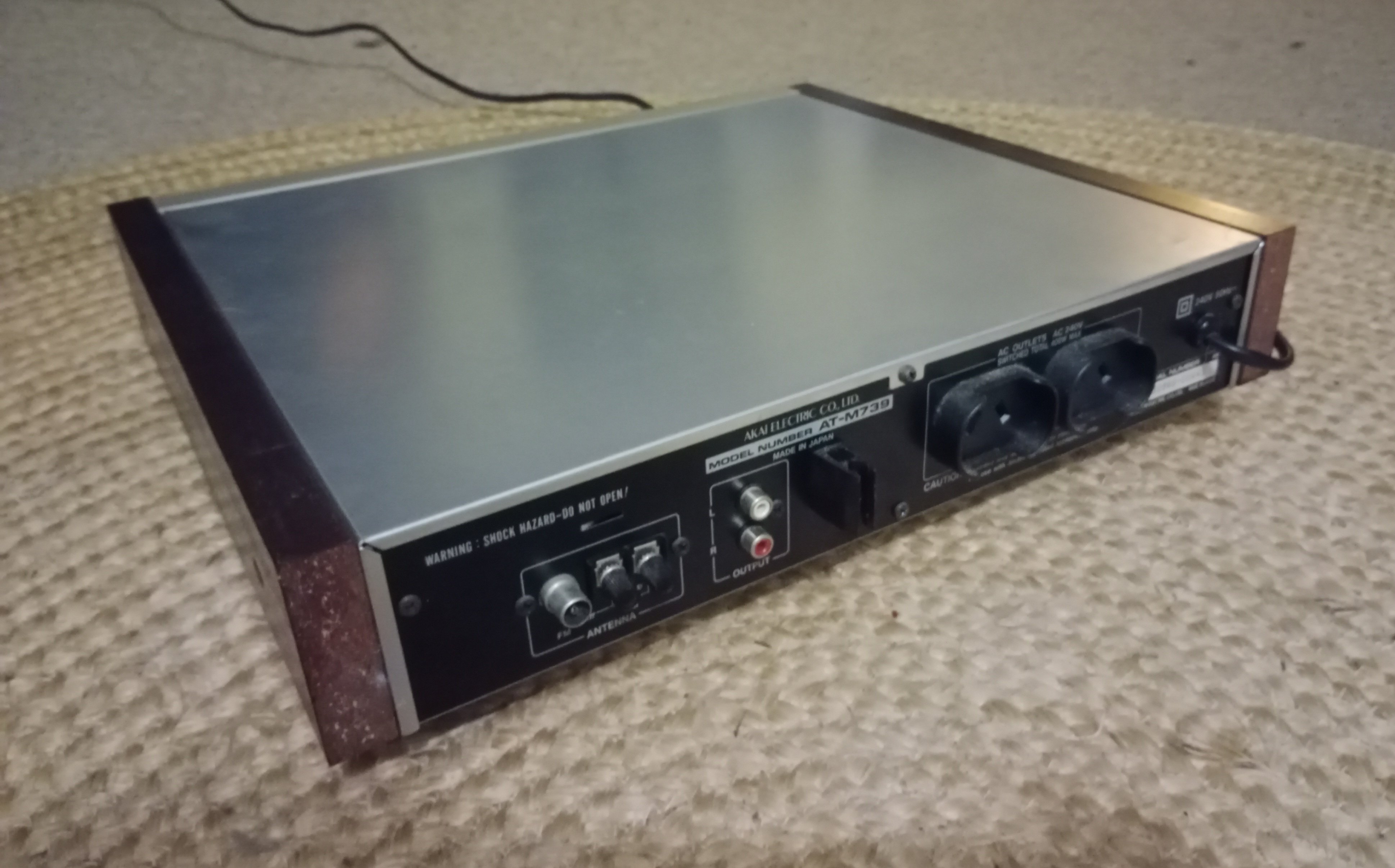 Radio AKAI AR-01 FM/MW Stéréo - Occasion, Fonctionne Bien, Couleur Rouge